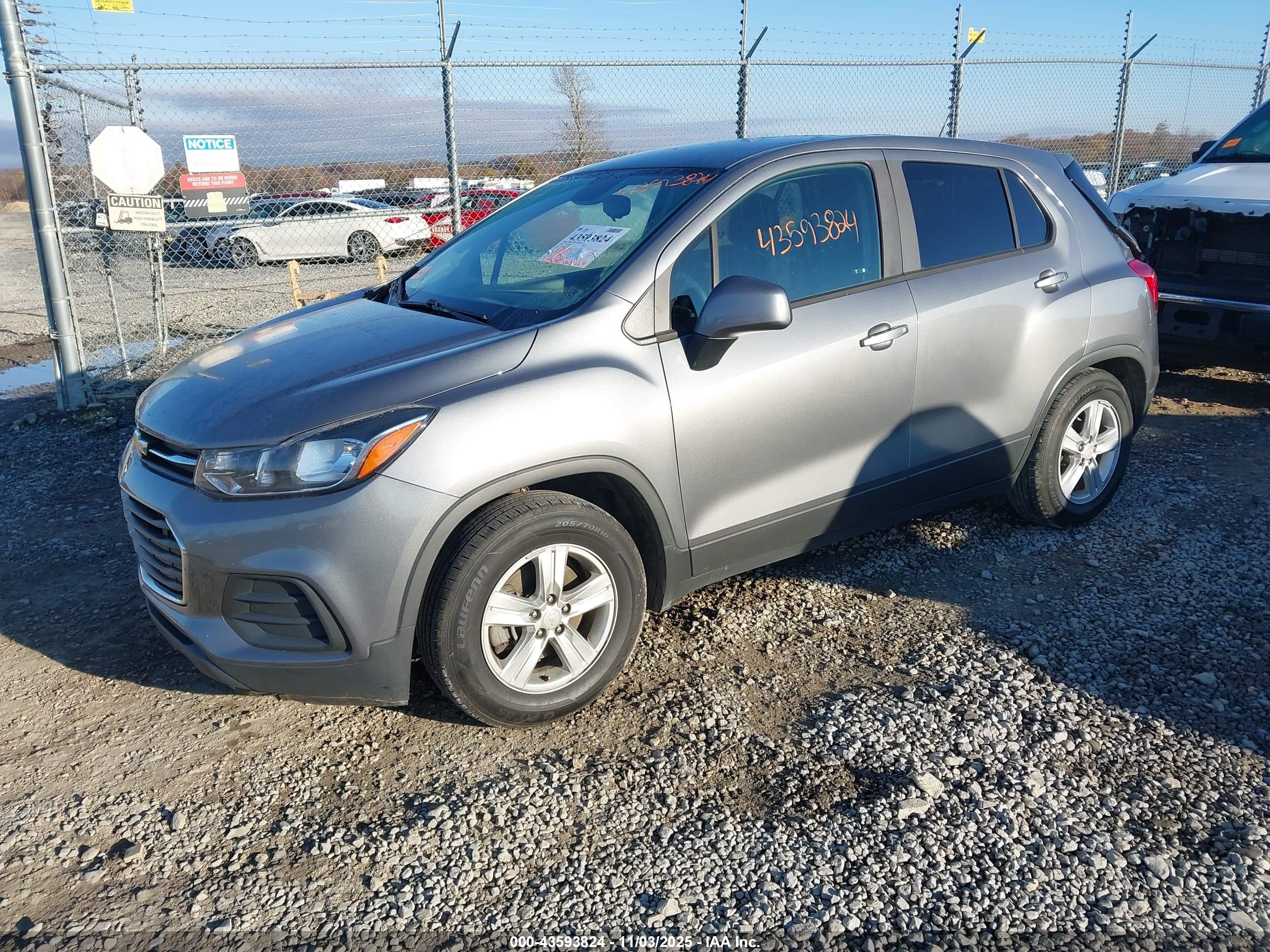 CHEVROLET TRAX image 2