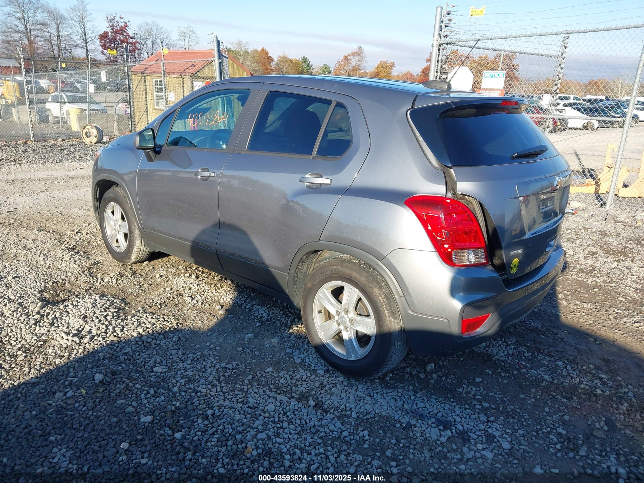 CHEVROLET TRAX image 3
