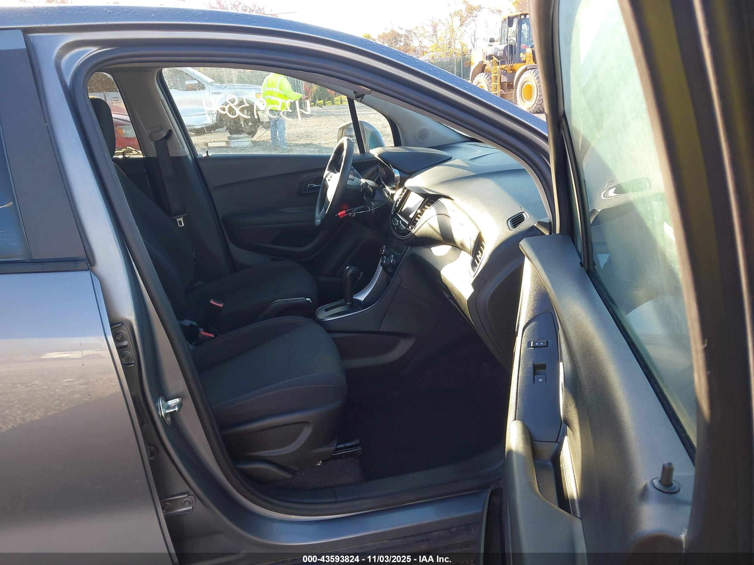 CHEVROLET TRAX image 5