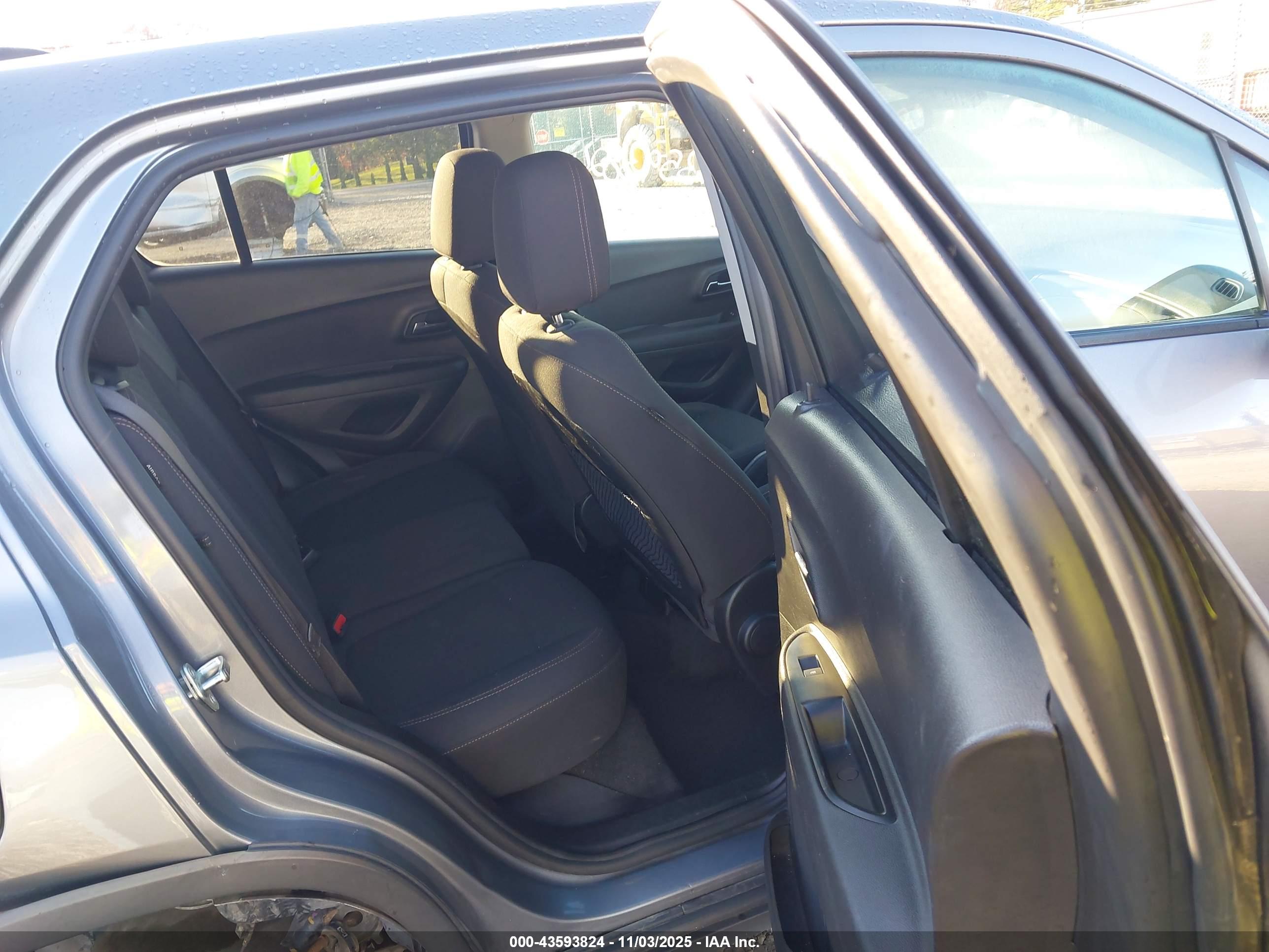 CHEVROLET TRAX image 8