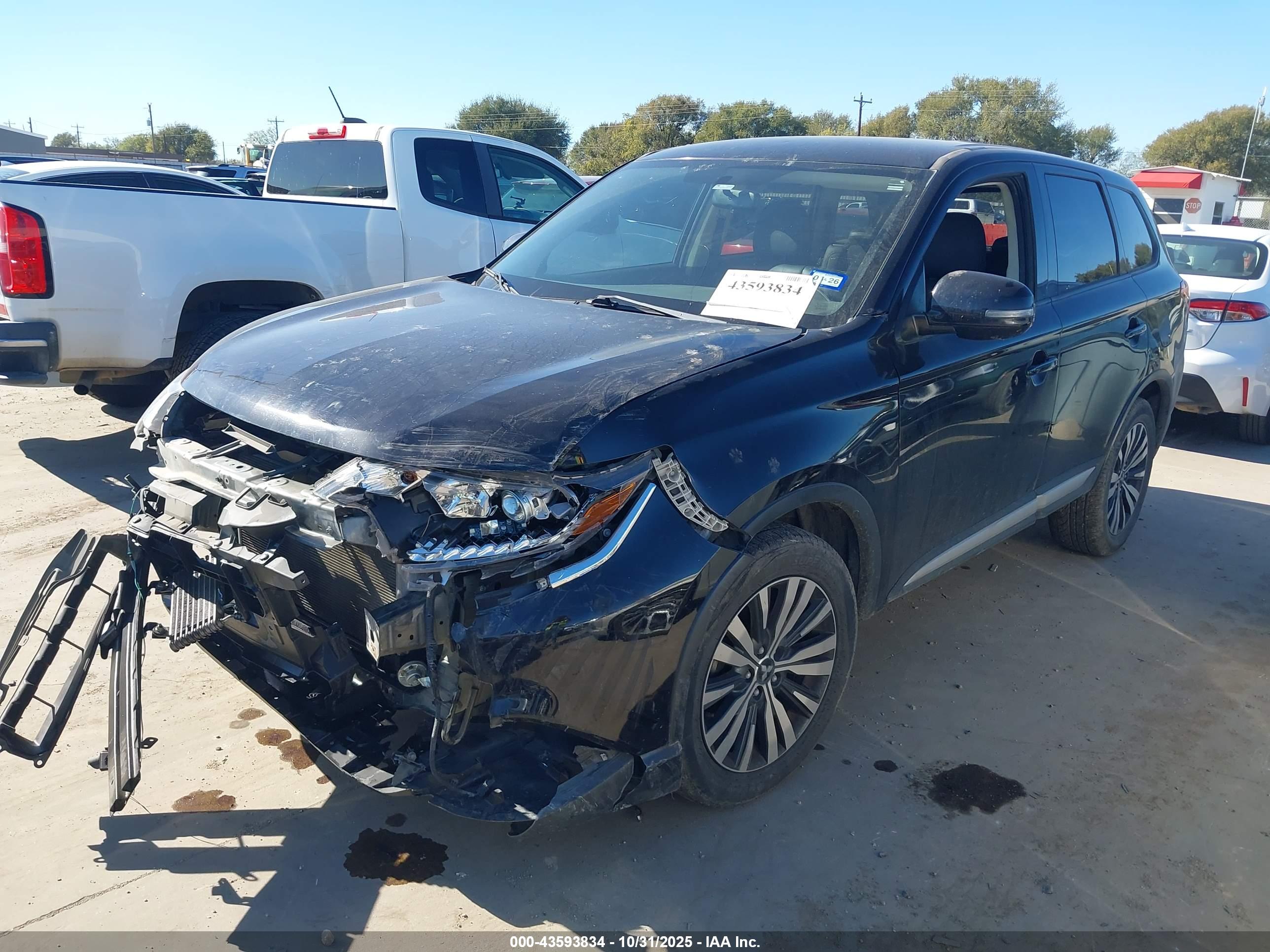 MITSUBISHI OUTLANDER image 2