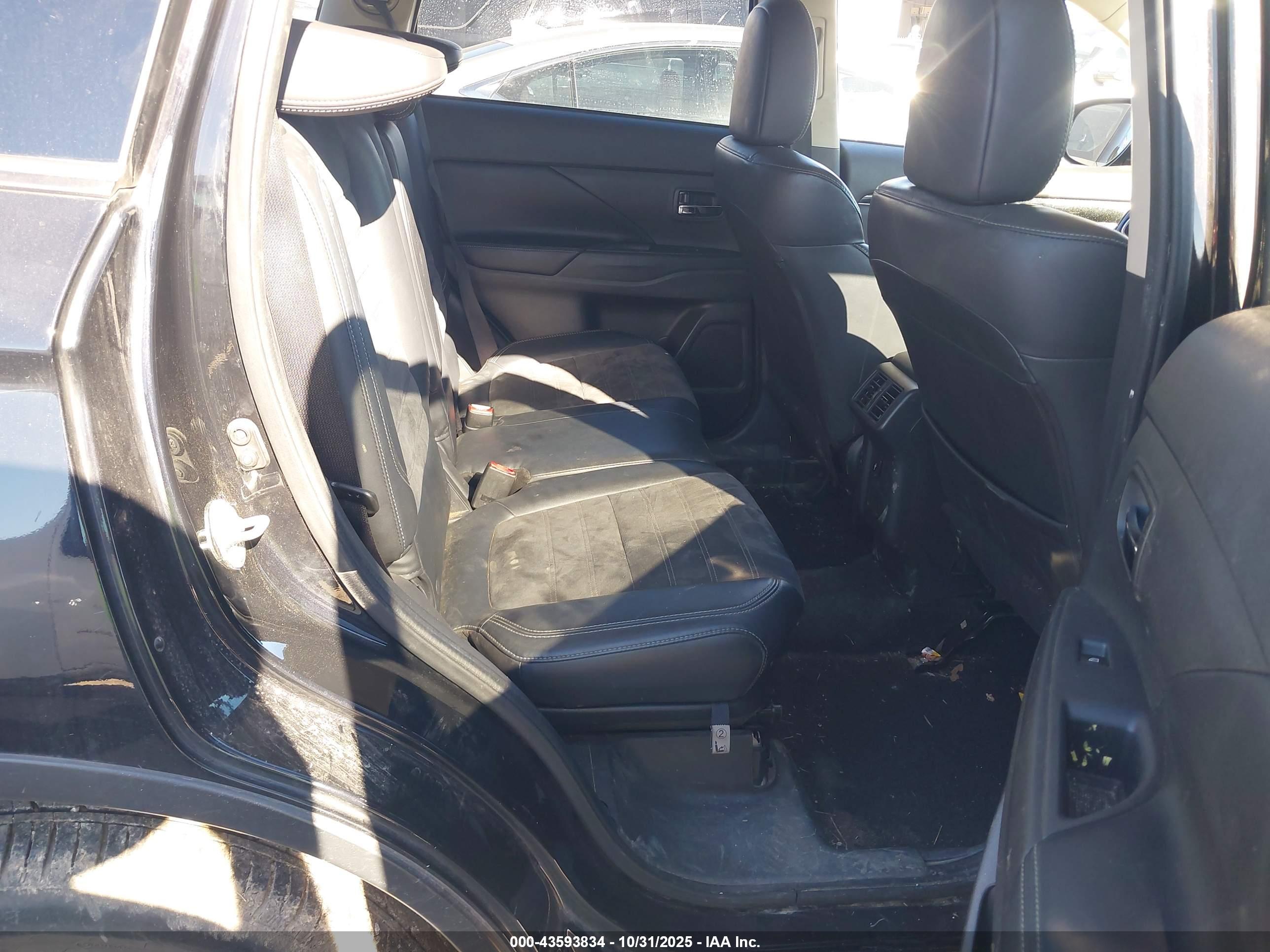 MITSUBISHI OUTLANDER image 8