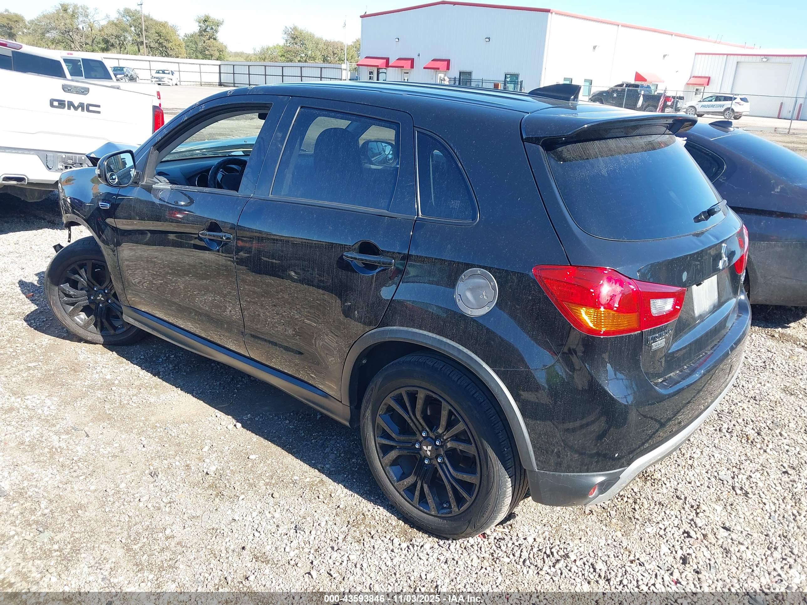 MITSUBISHI OUTLANDER image 3