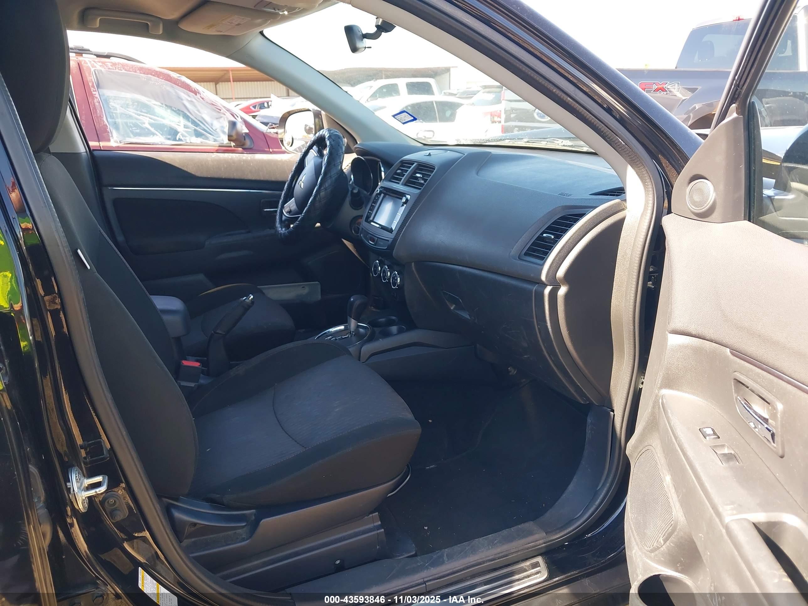 MITSUBISHI OUTLANDER image 5