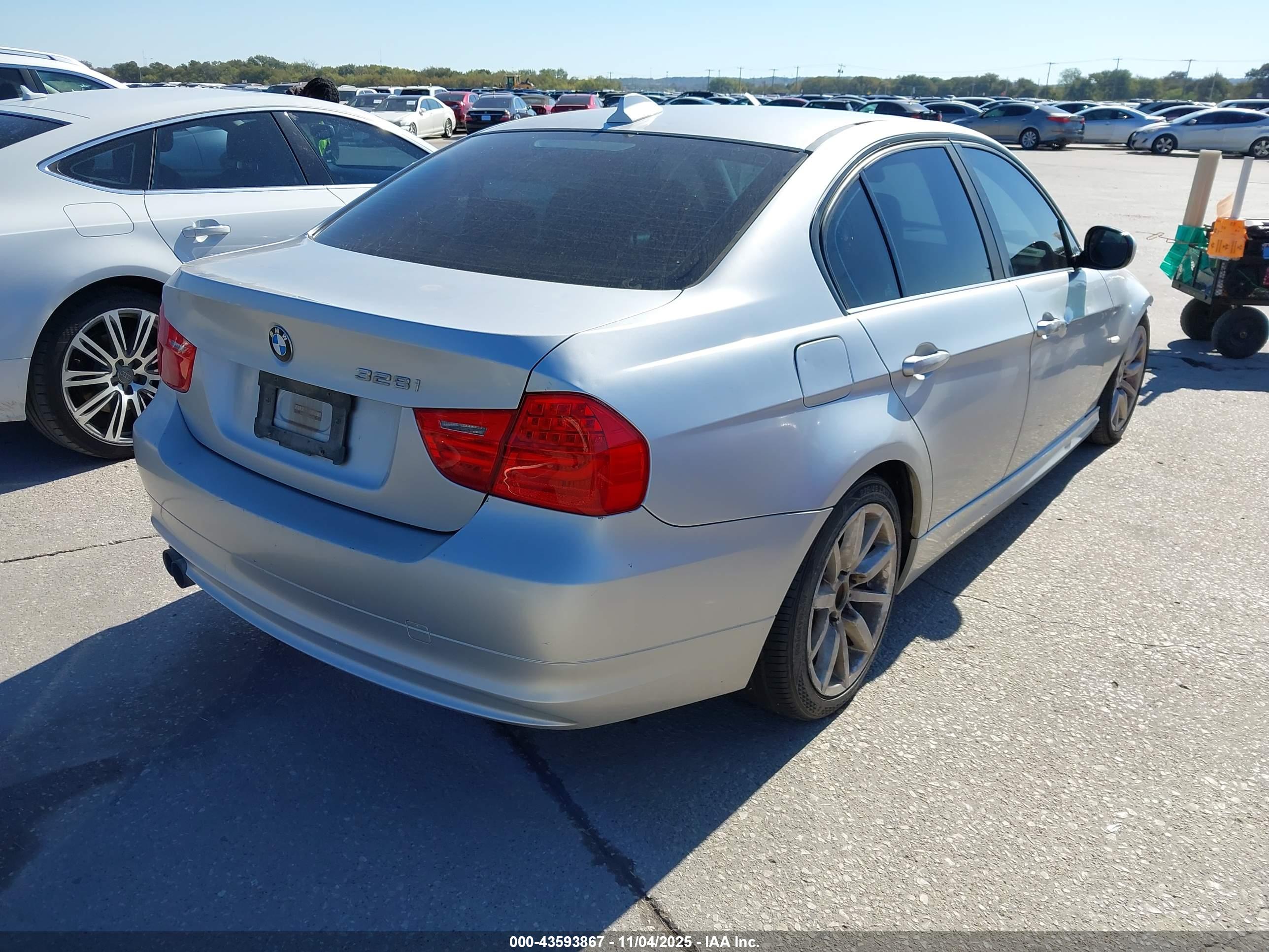 BMW 328I image 4
