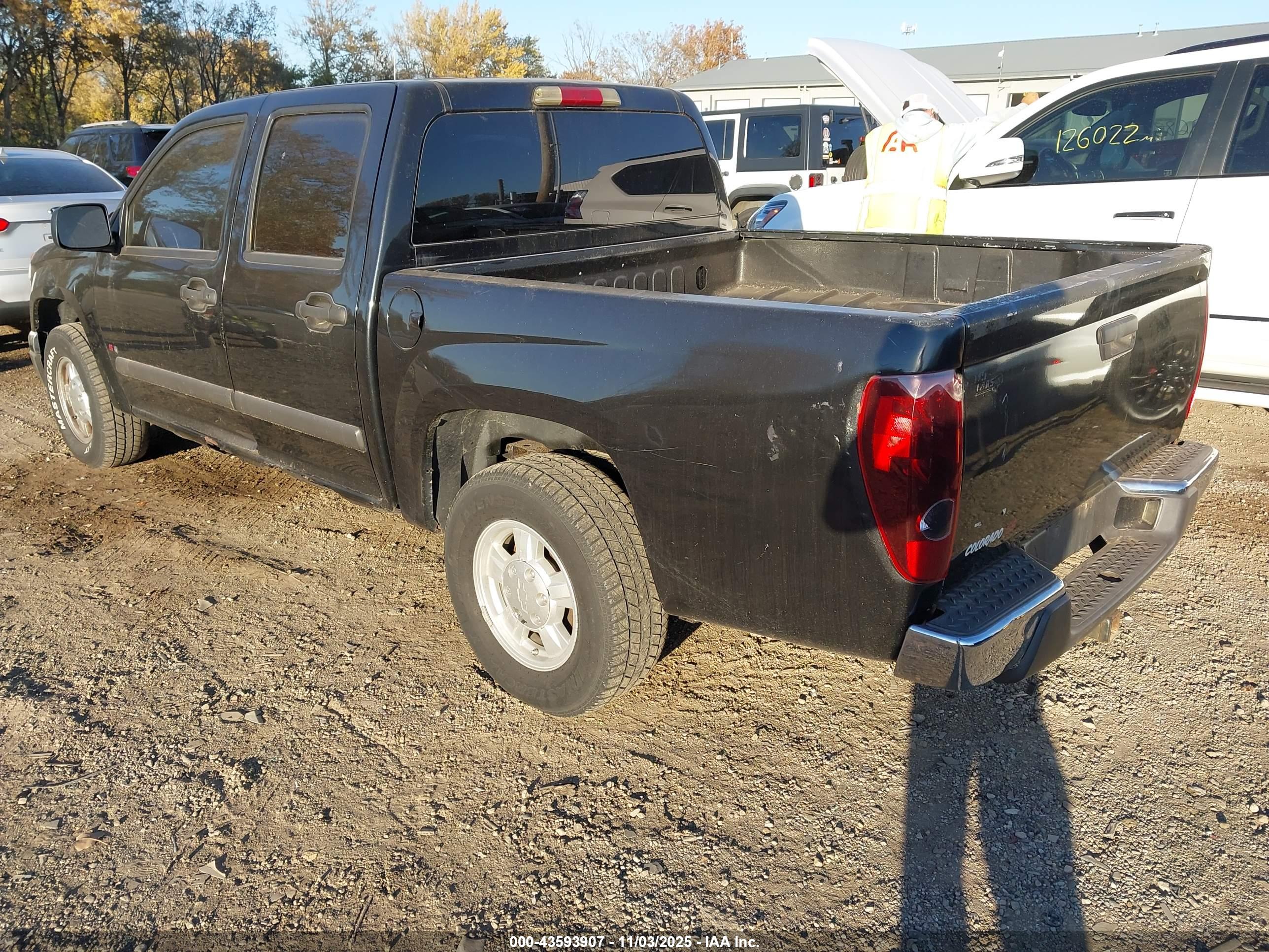 CHEVROLET COLORADO image 3