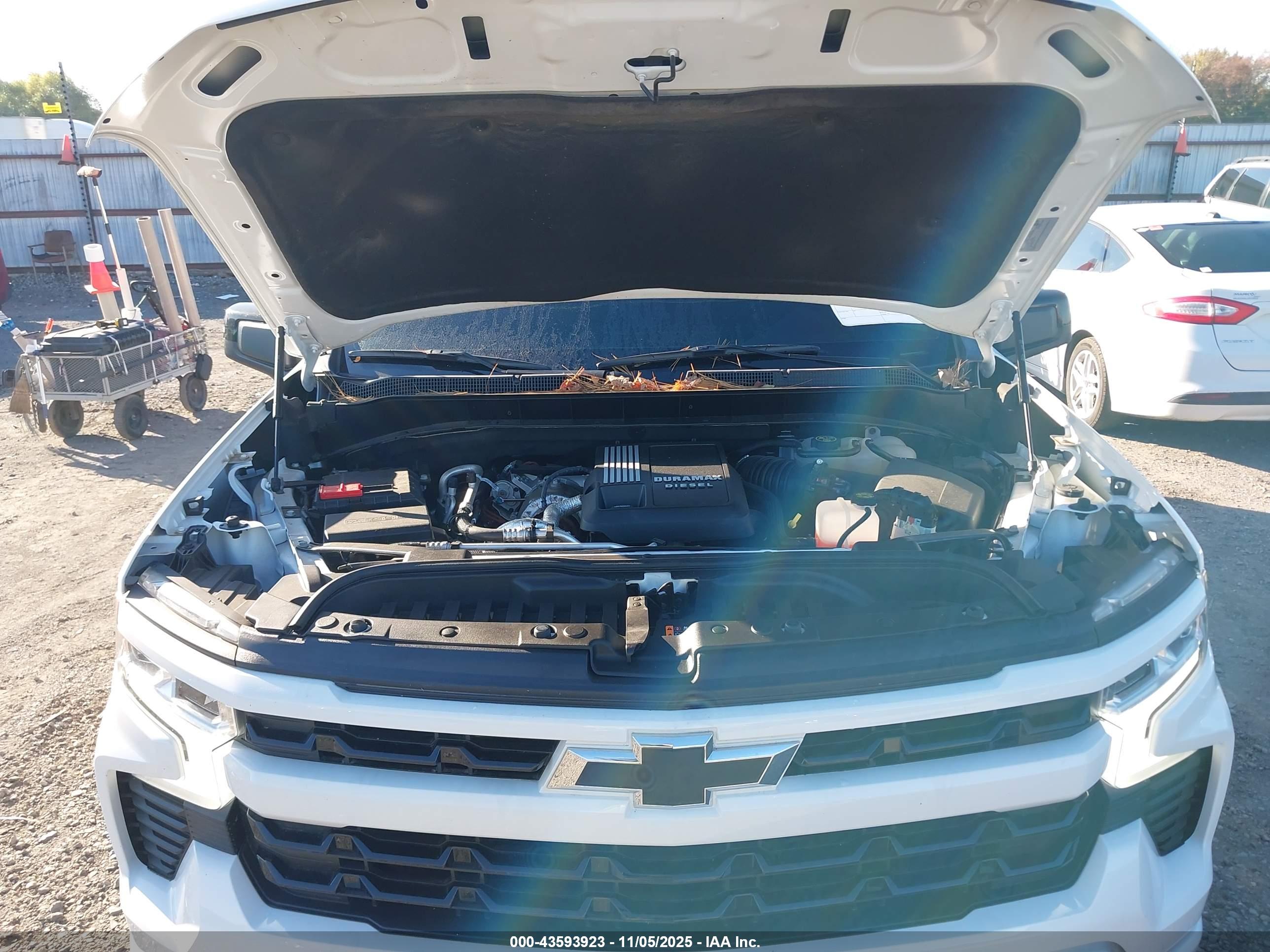 CHEVROLET SILVERADO image 10