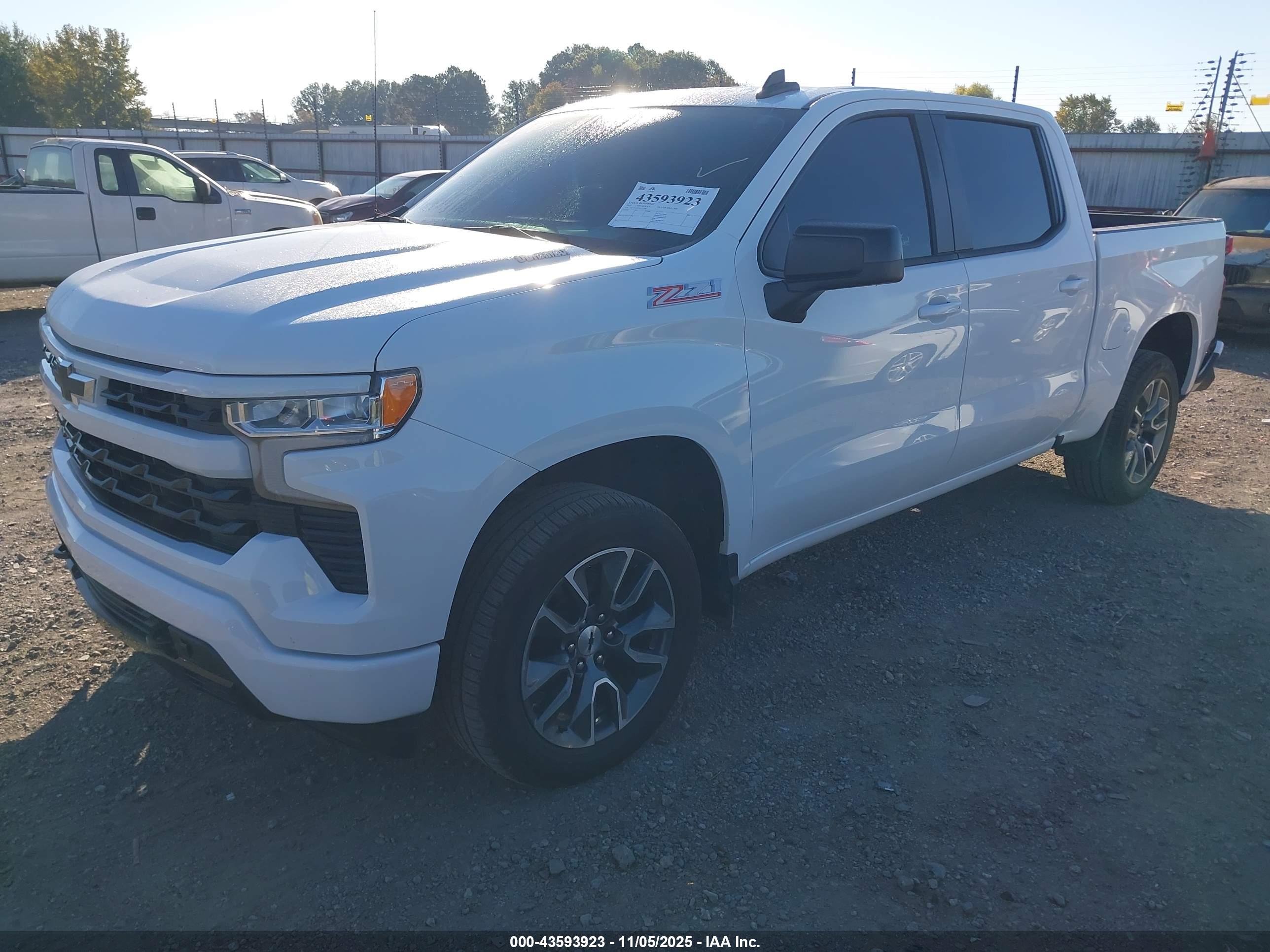 CHEVROLET SILVERADO image 2