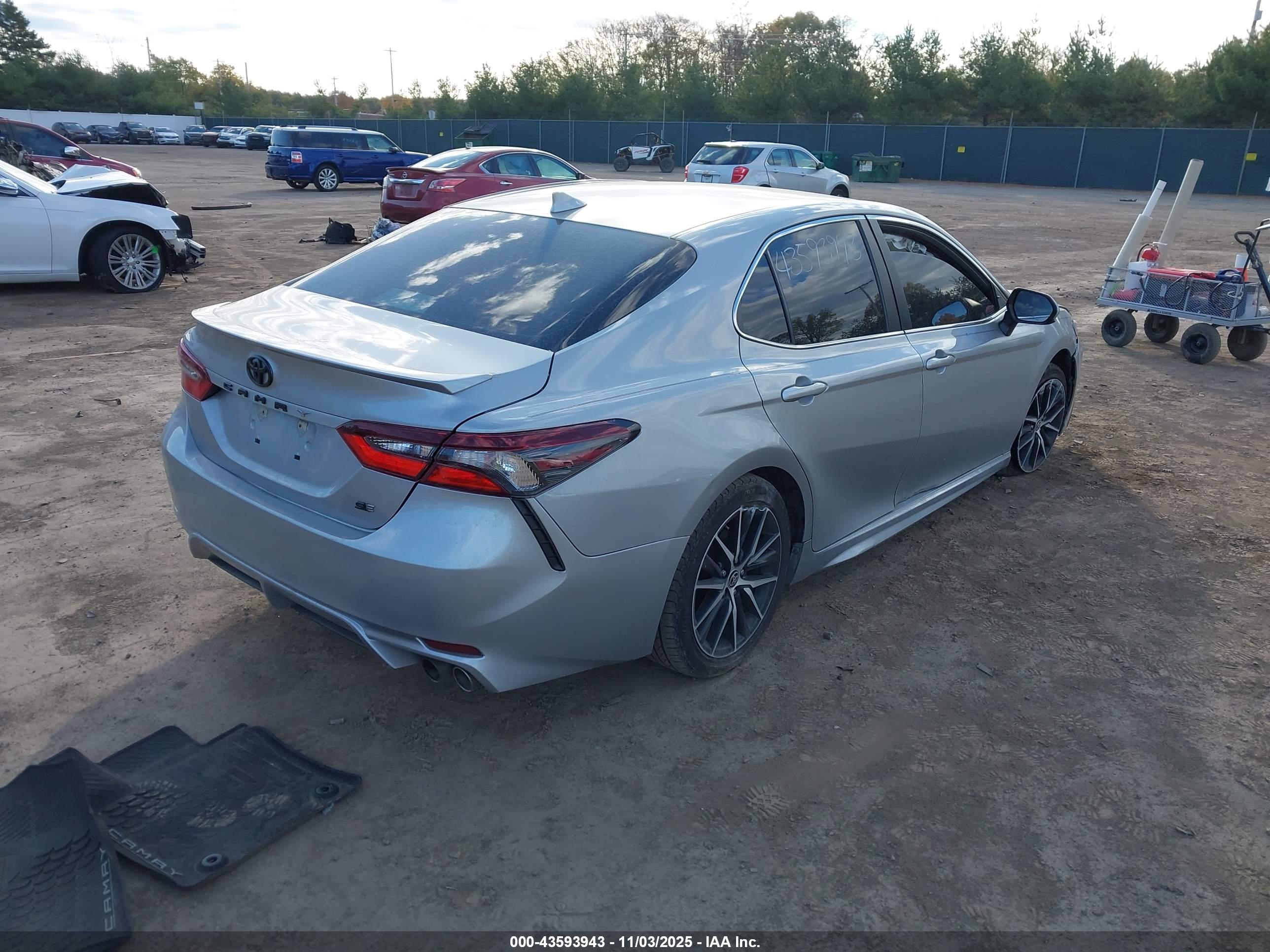TOYOTA CAMRY image 4