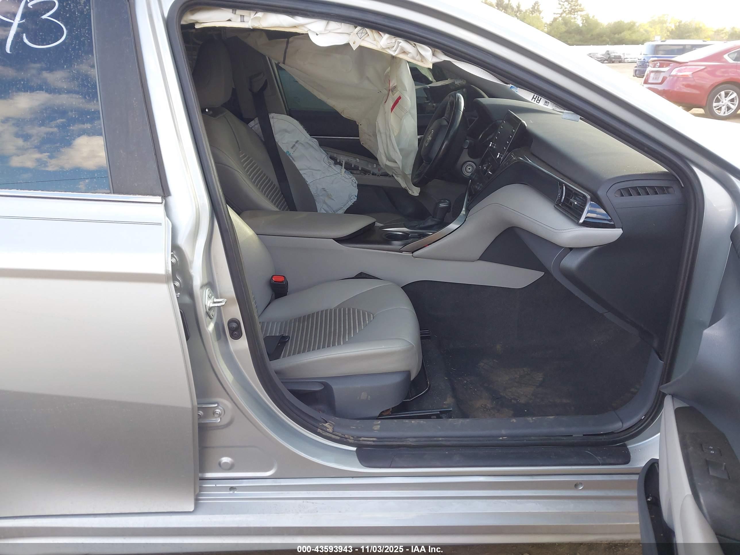 TOYOTA CAMRY image 5