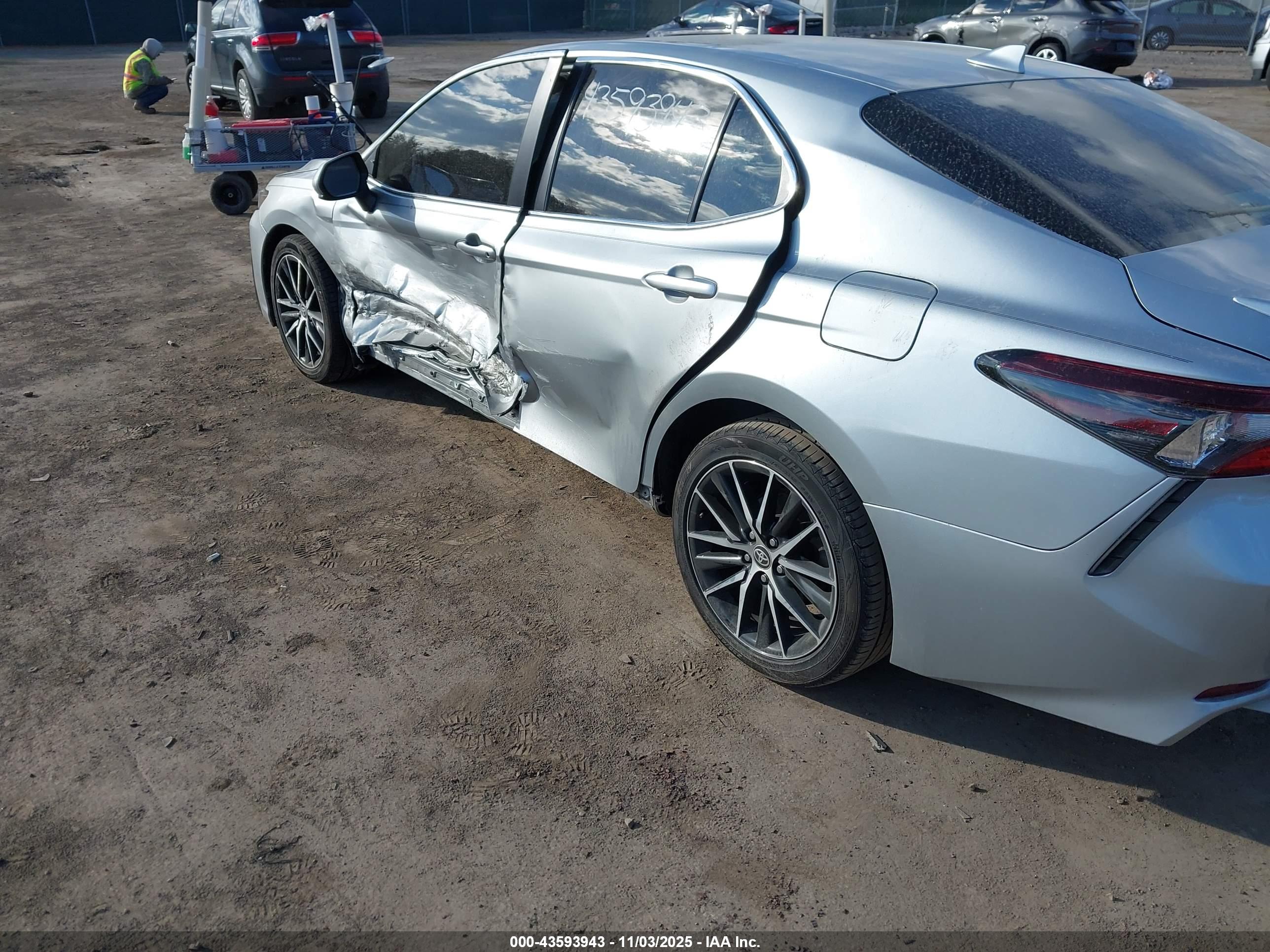 TOYOTA CAMRY image 6