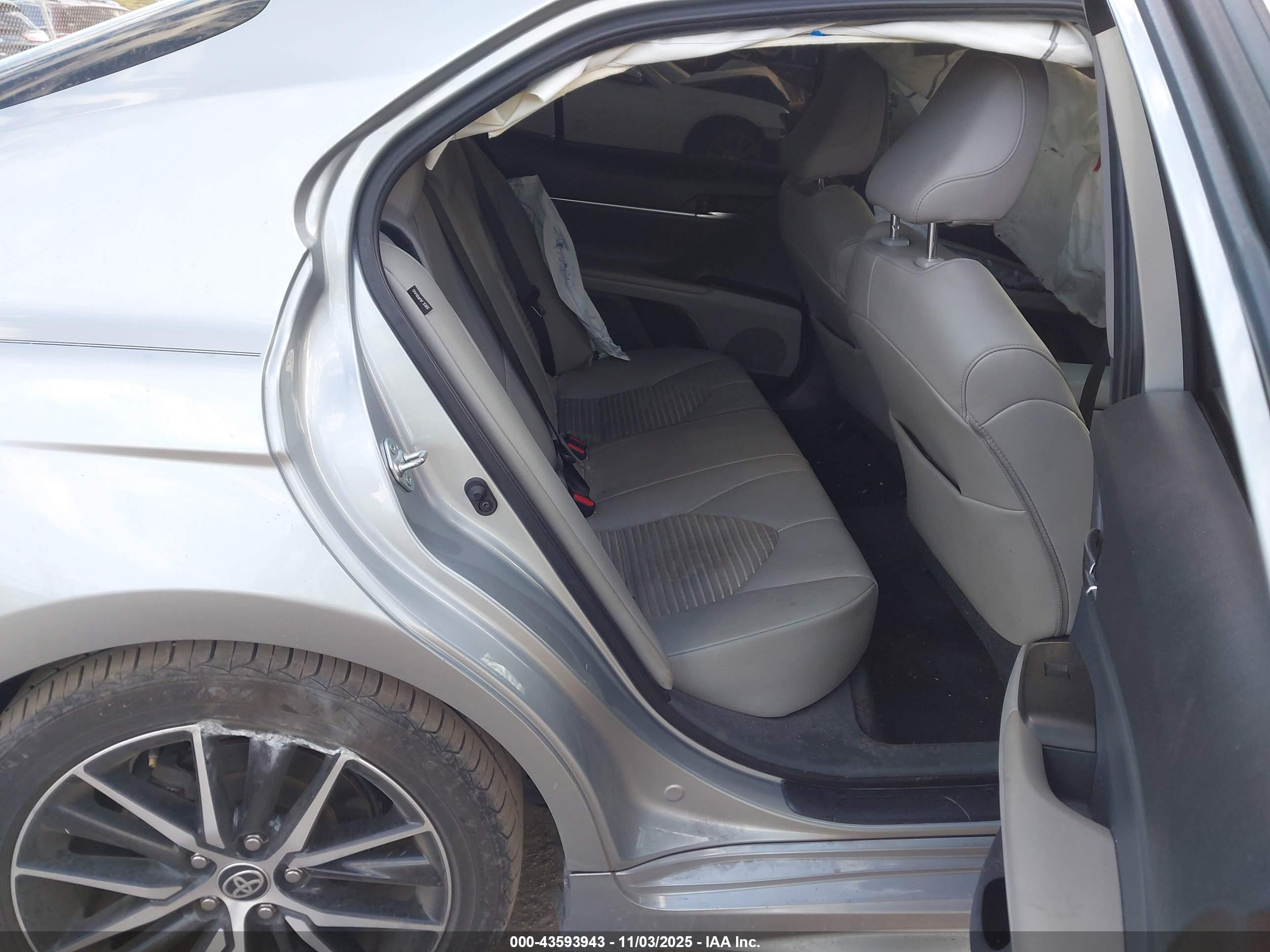 TOYOTA CAMRY image 8