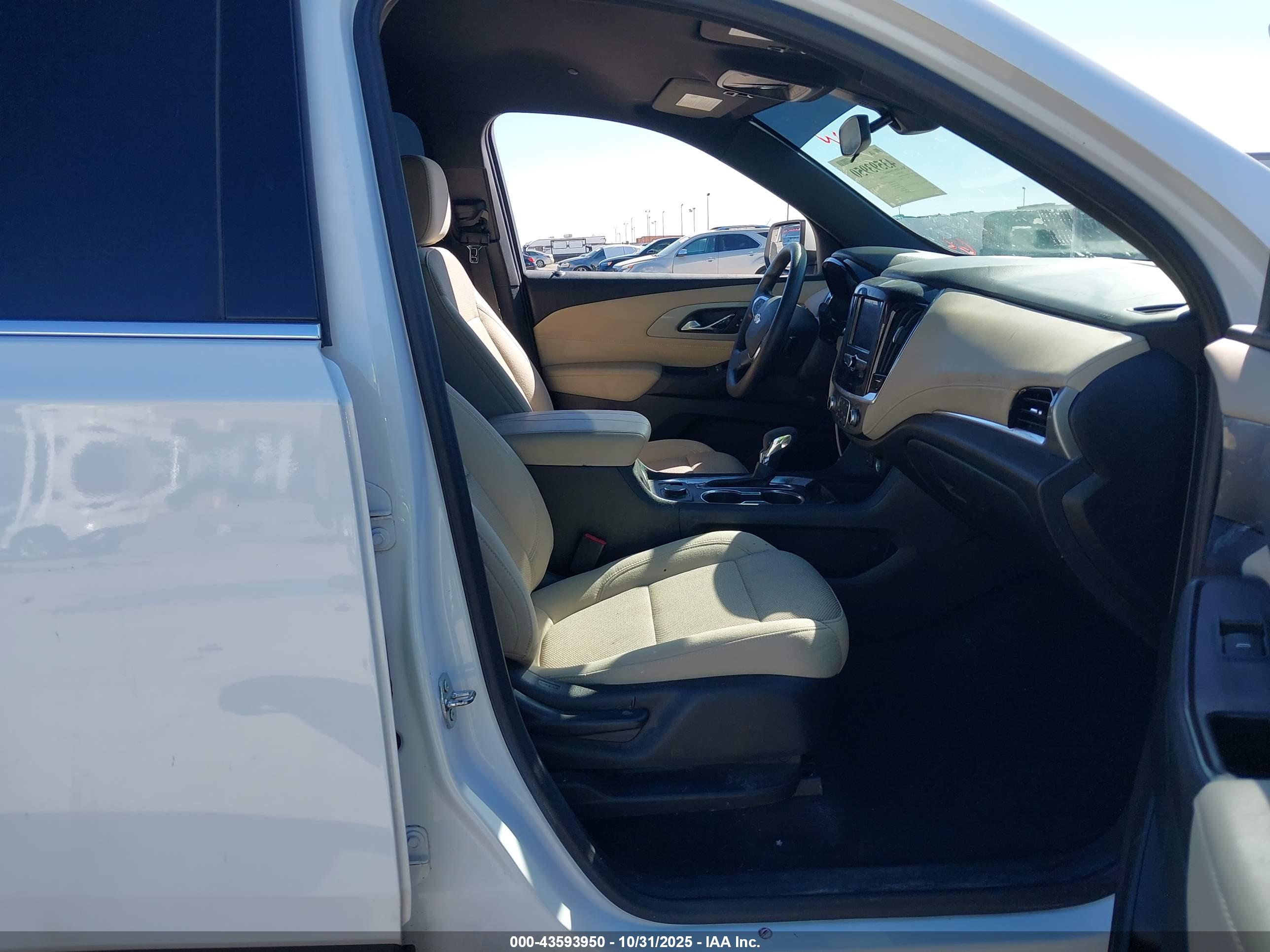 CHEVROLET TRAVERSE image 5