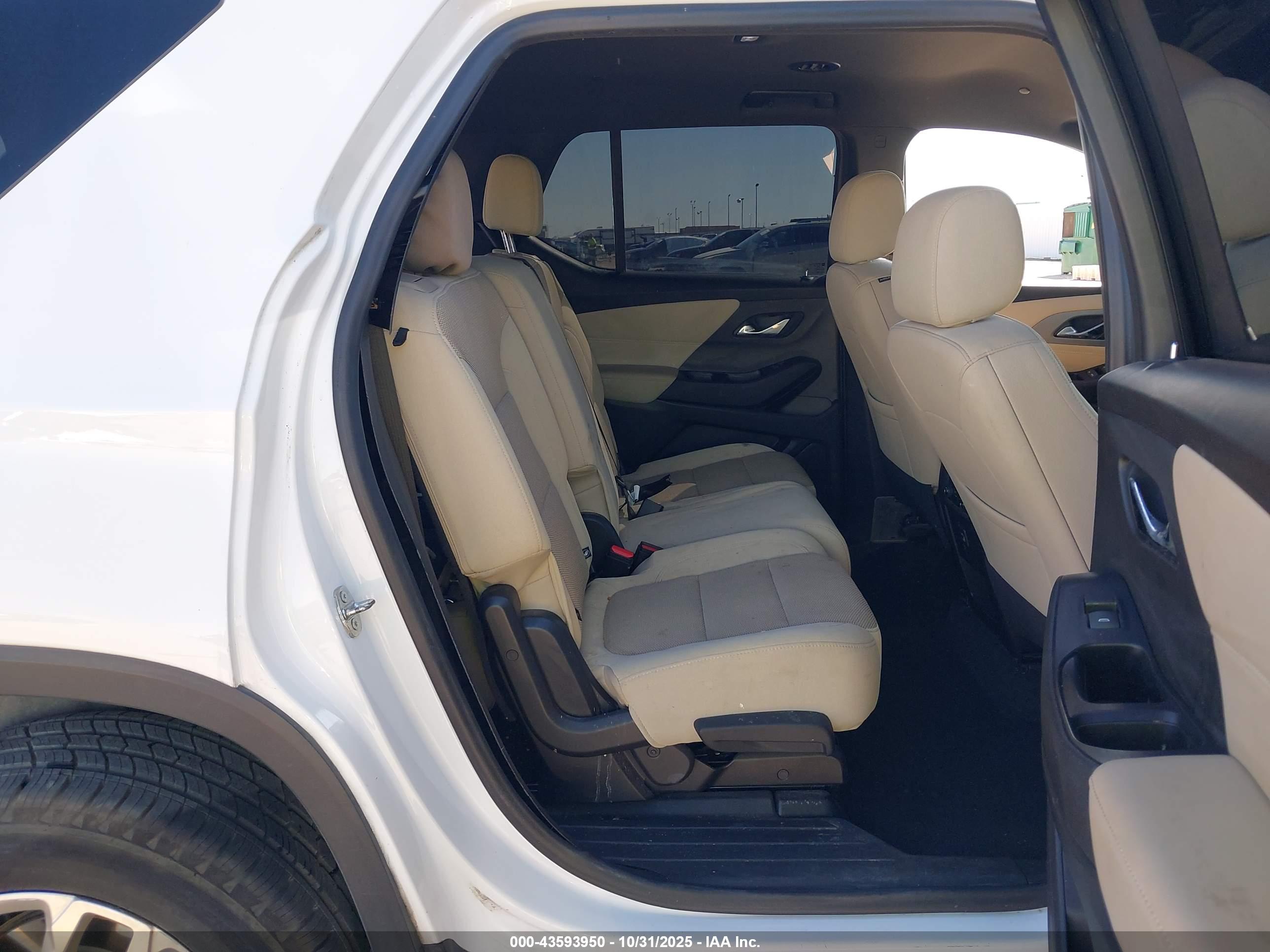 CHEVROLET TRAVERSE image 8