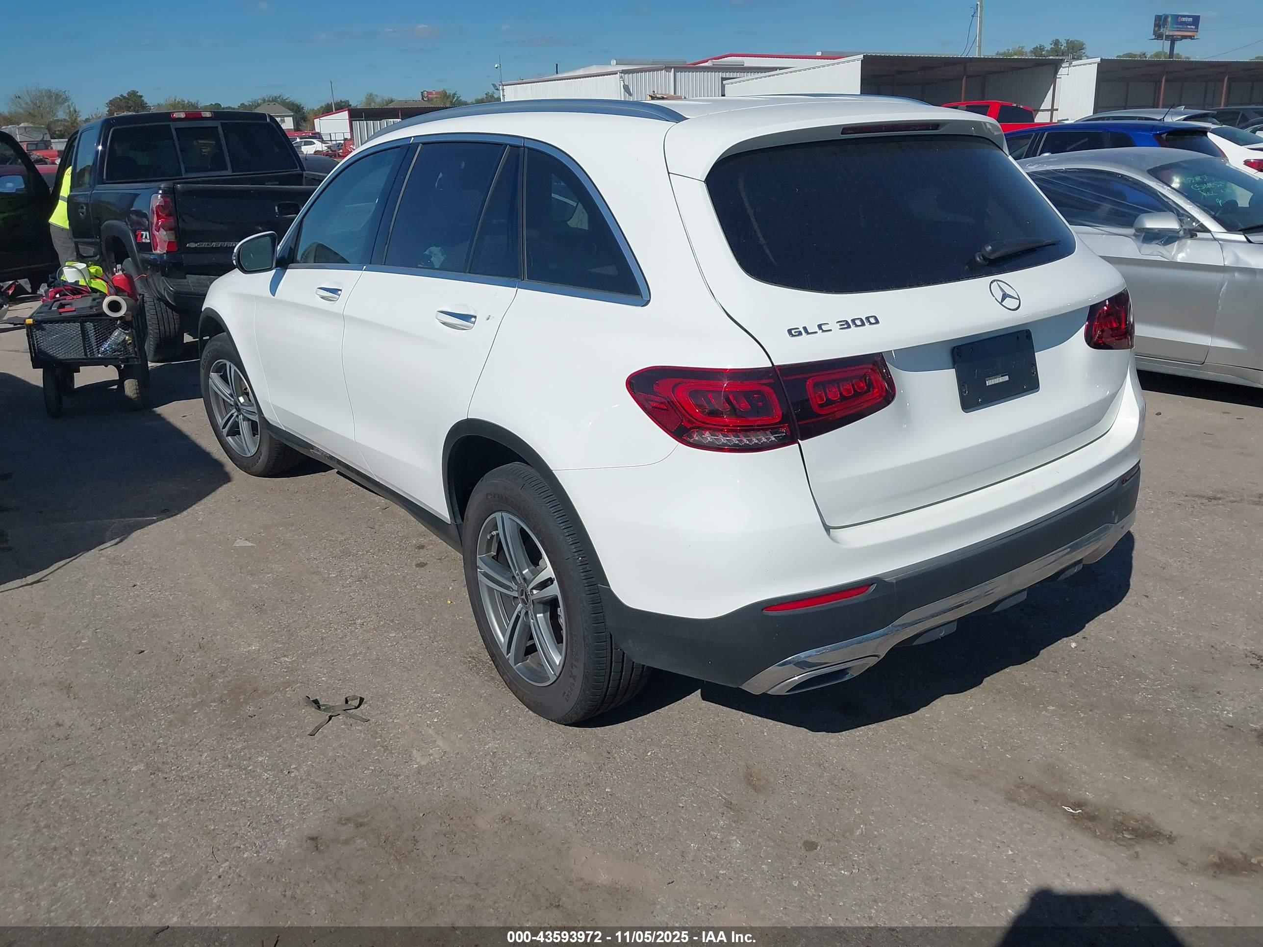 MERCEDES-BENZ GLC image 3