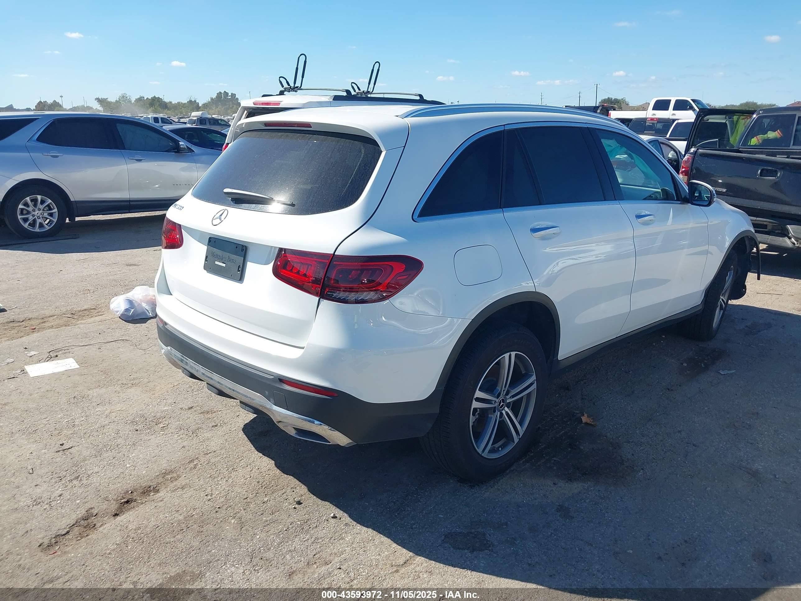 MERCEDES-BENZ GLC image 4
