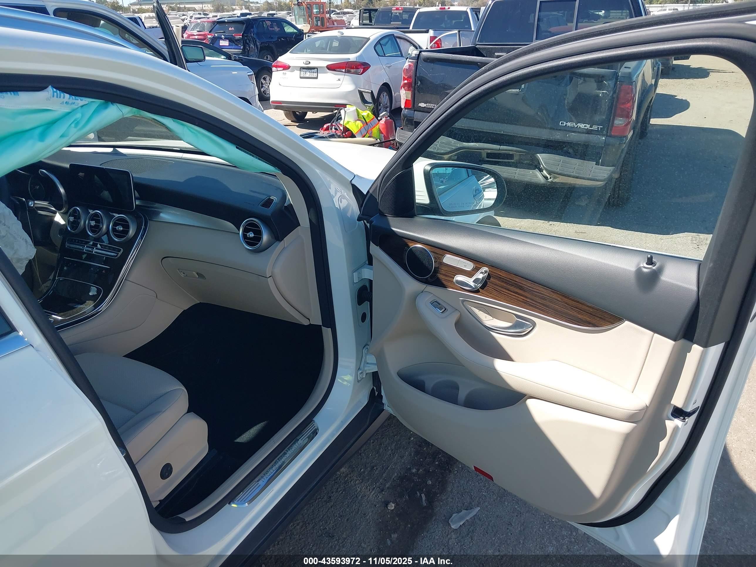 MERCEDES-BENZ GLC image 5