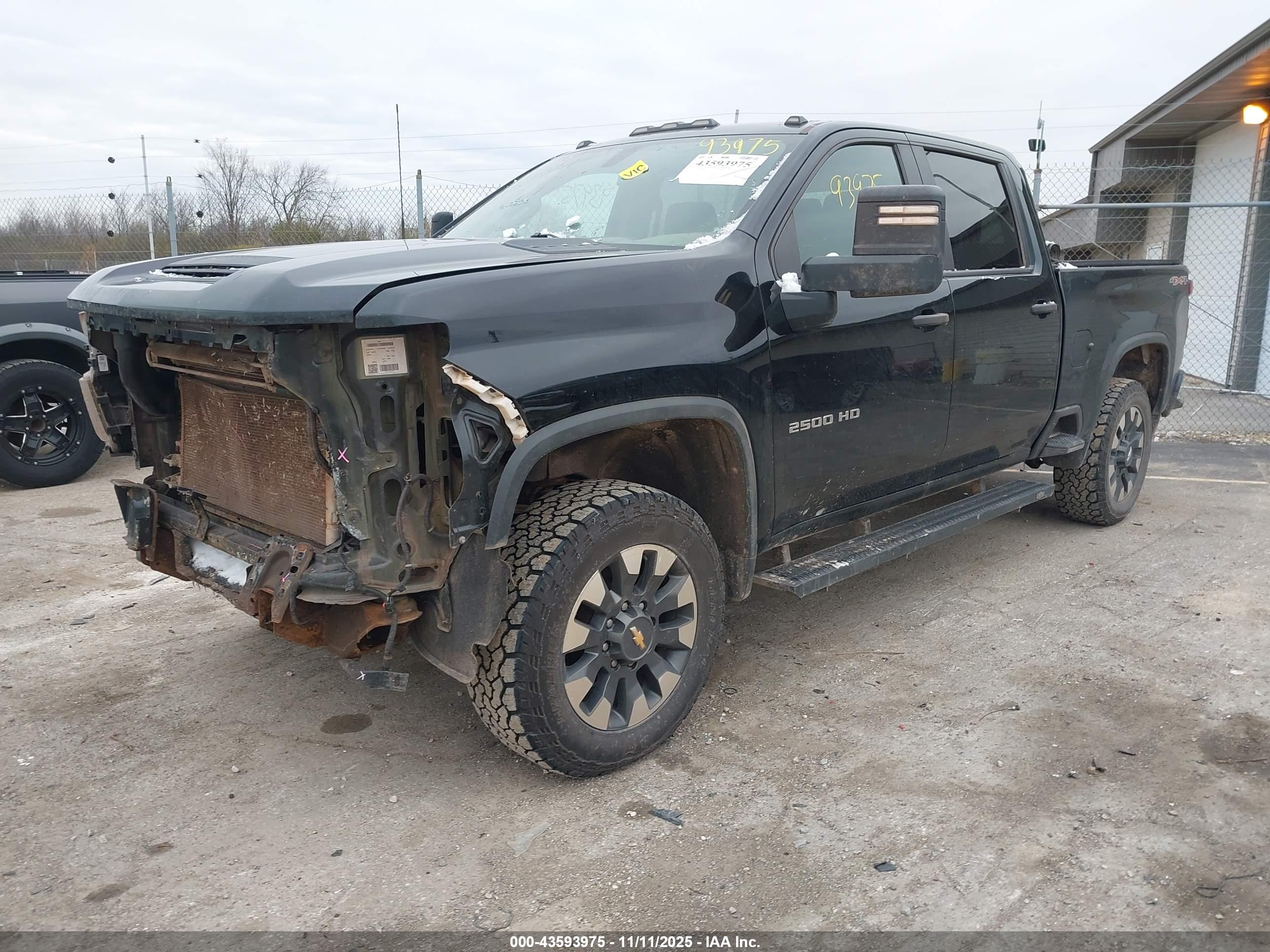 CHEVROLET SILVERADO image 2