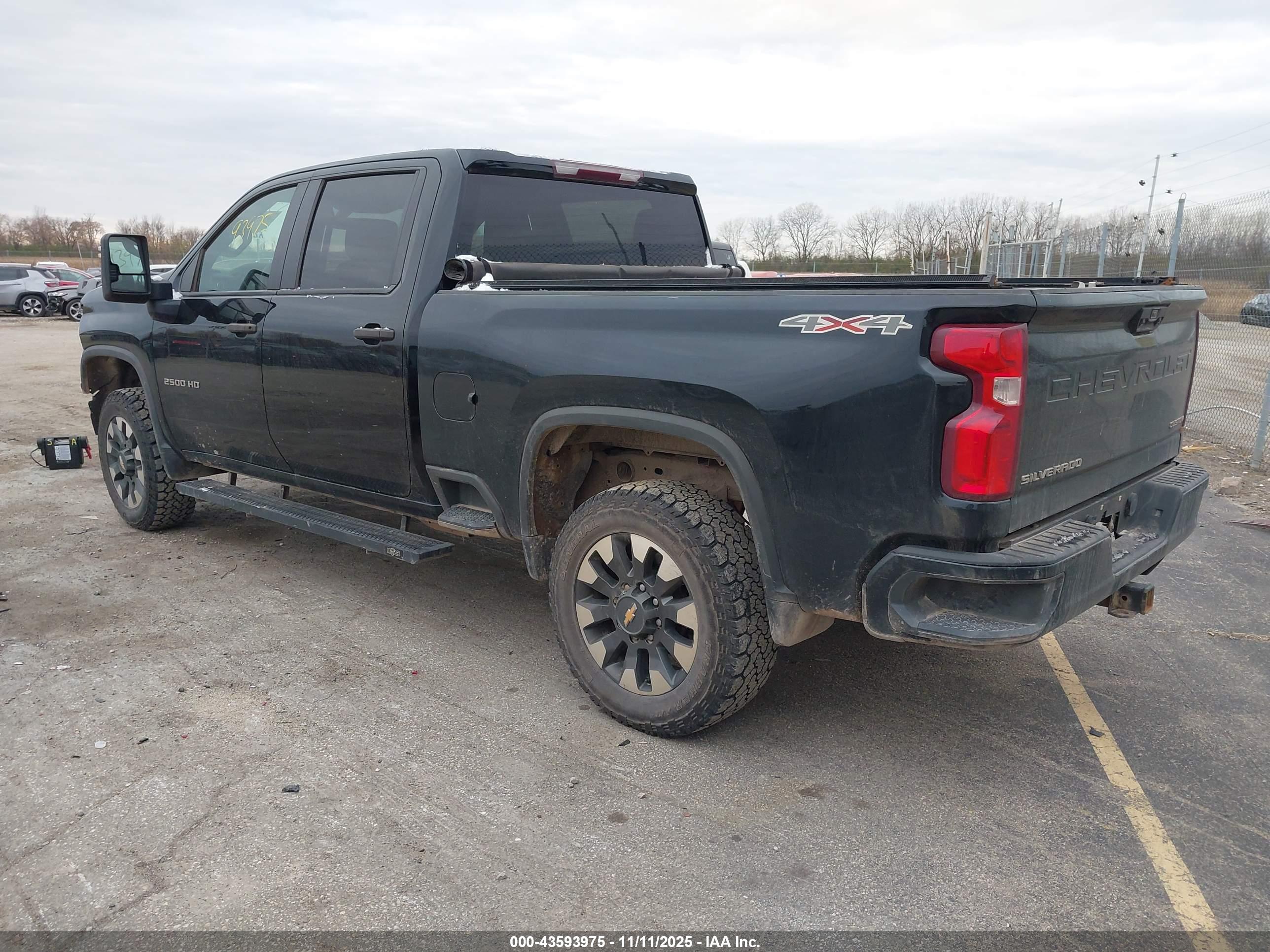 CHEVROLET SILVERADO image 3