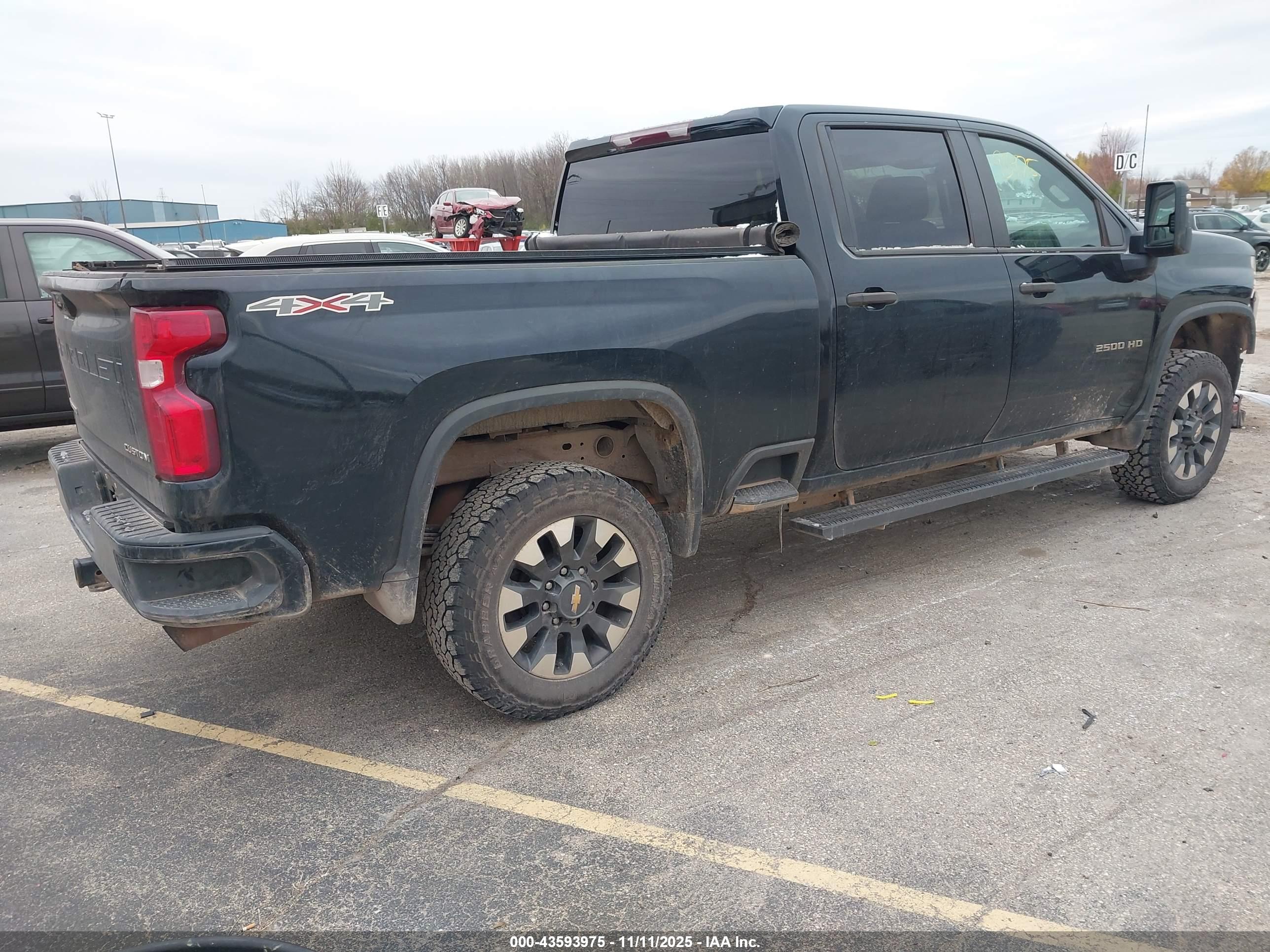 CHEVROLET SILVERADO image 4