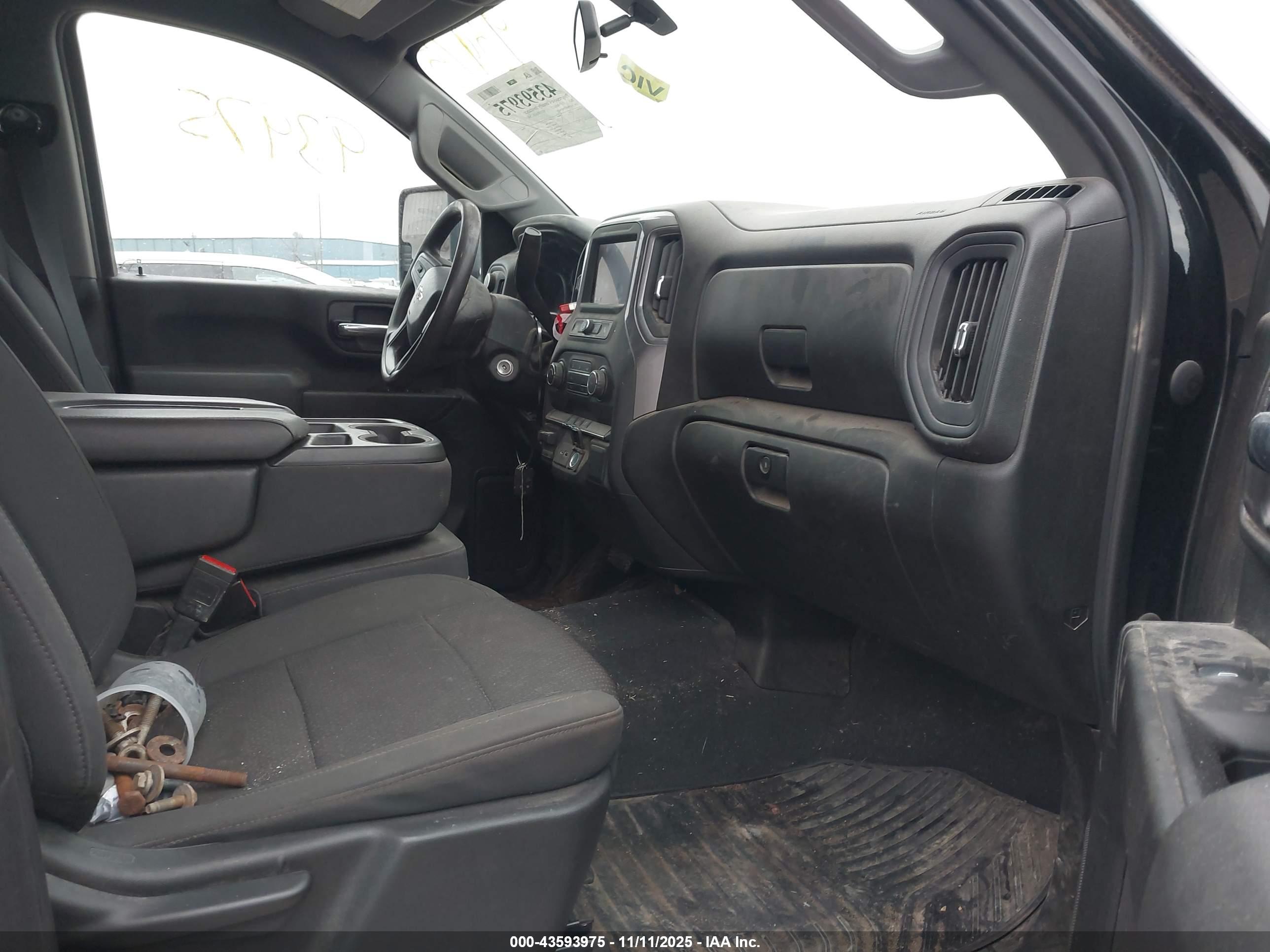 CHEVROLET SILVERADO image 8