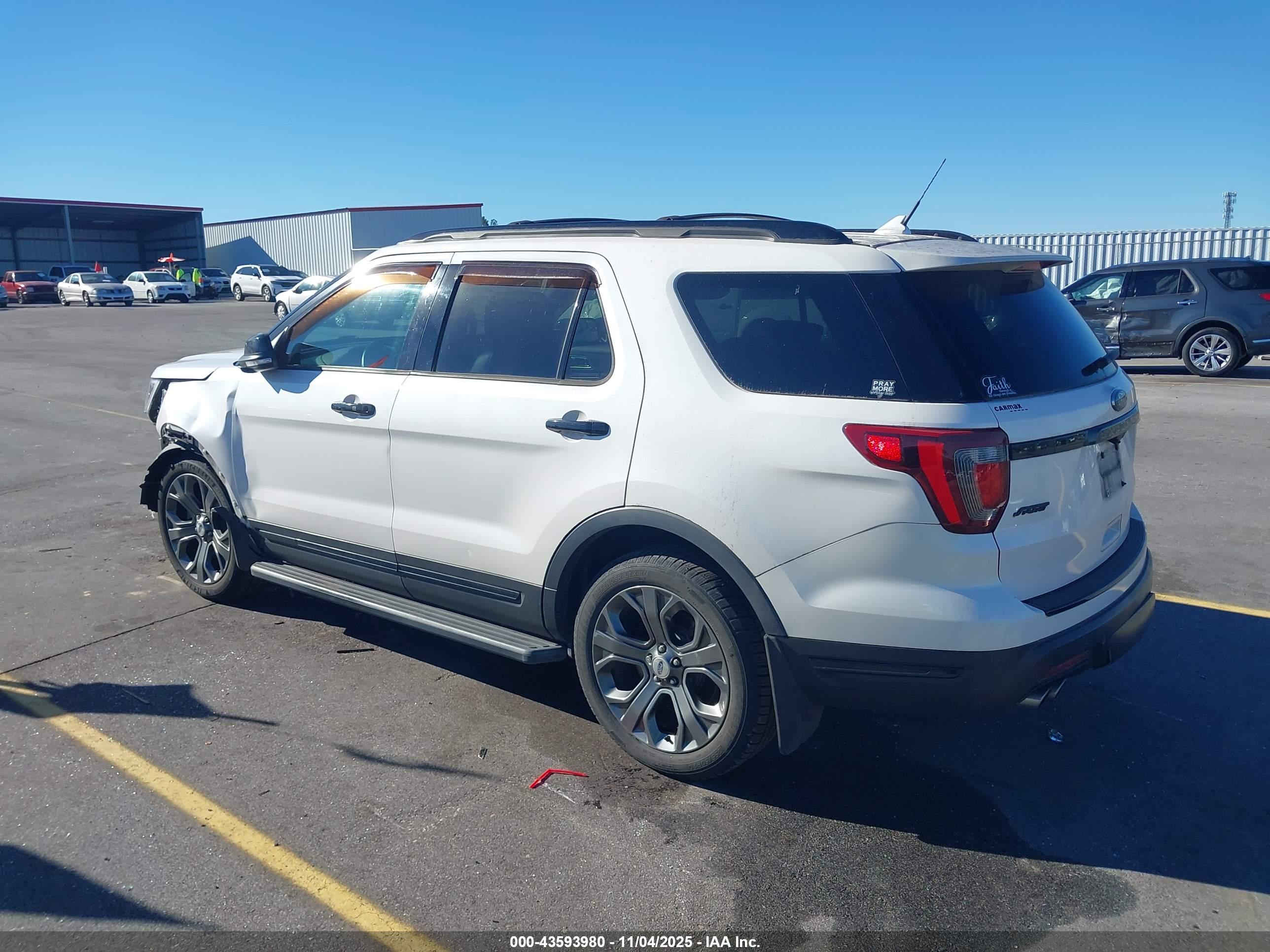 FORD EXPLORER image 3