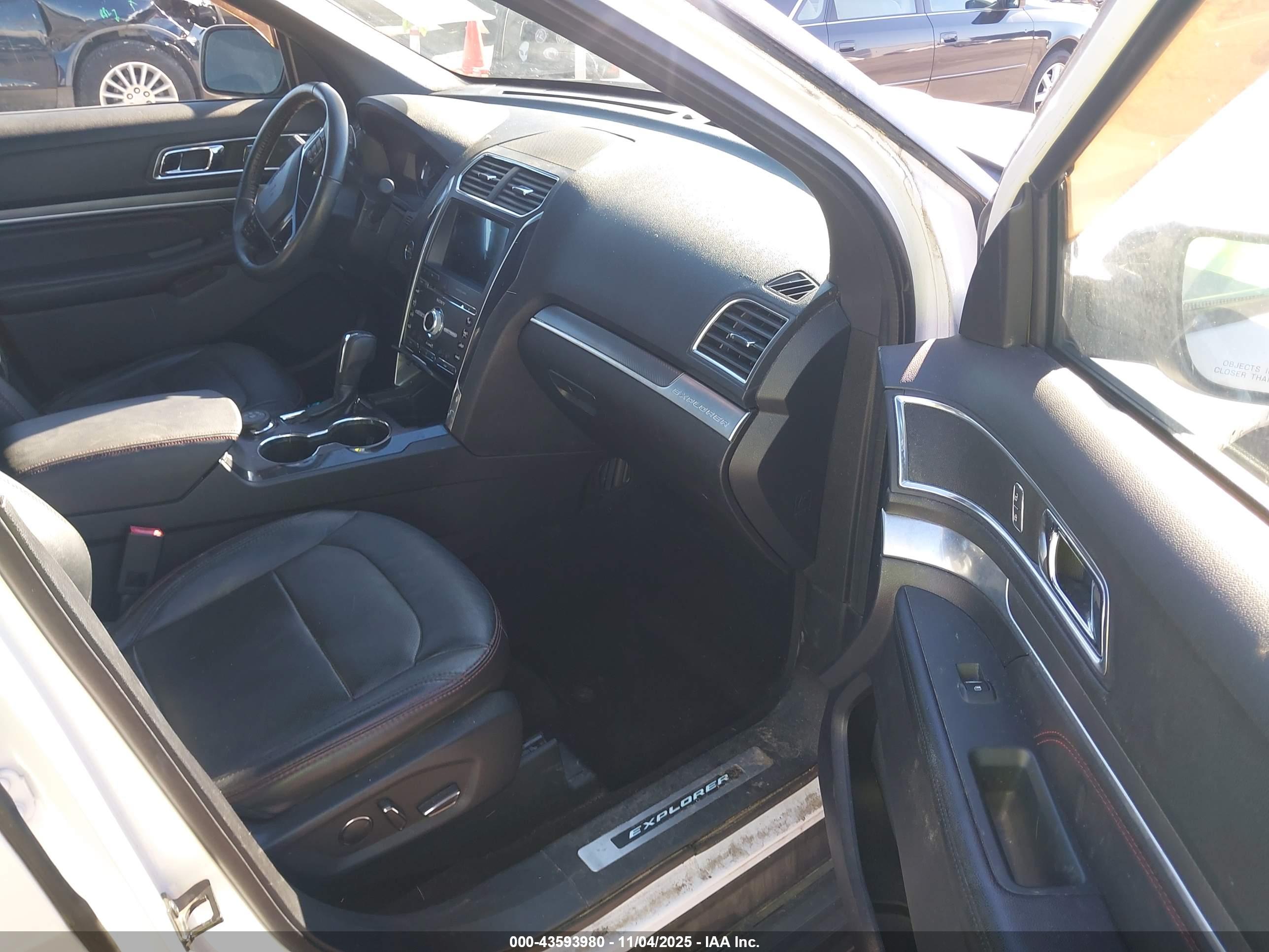 FORD EXPLORER image 5