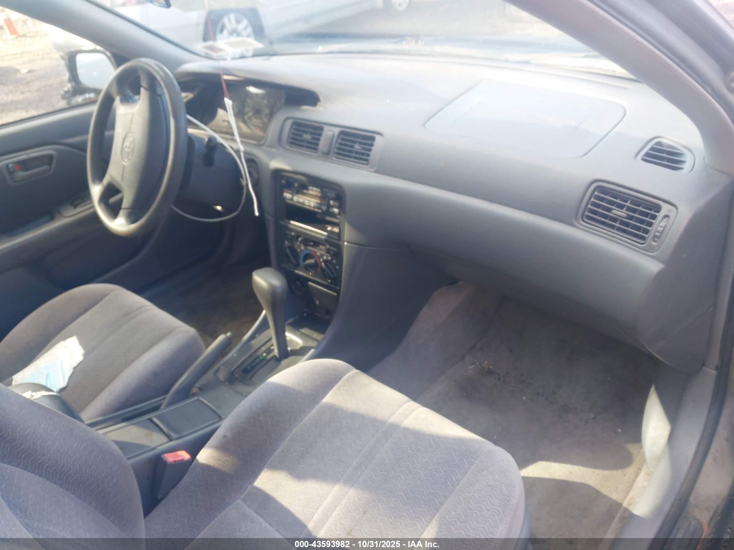 TOYOTA CAMRY image 5