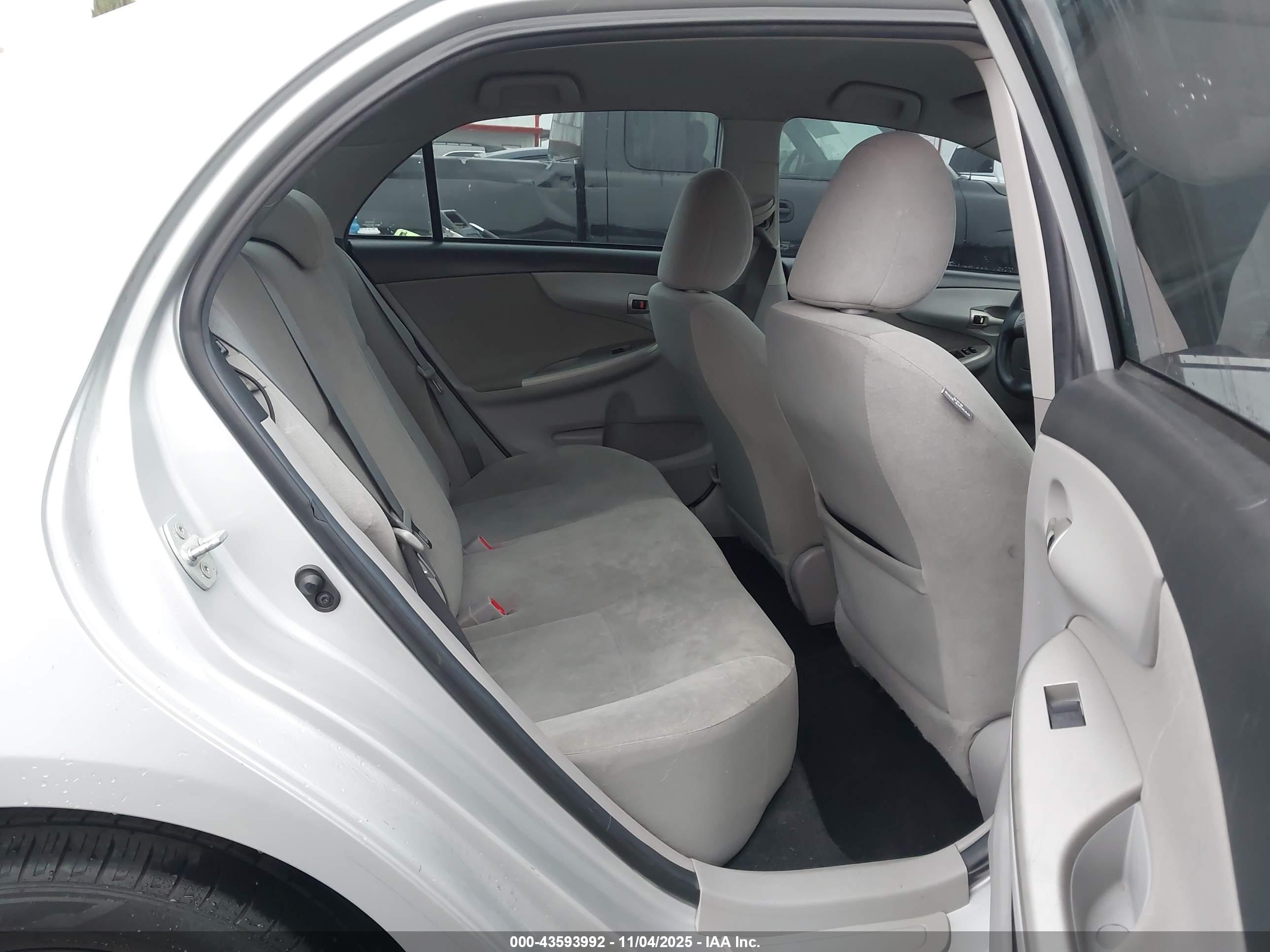 TOYOTA COROLLA image 8