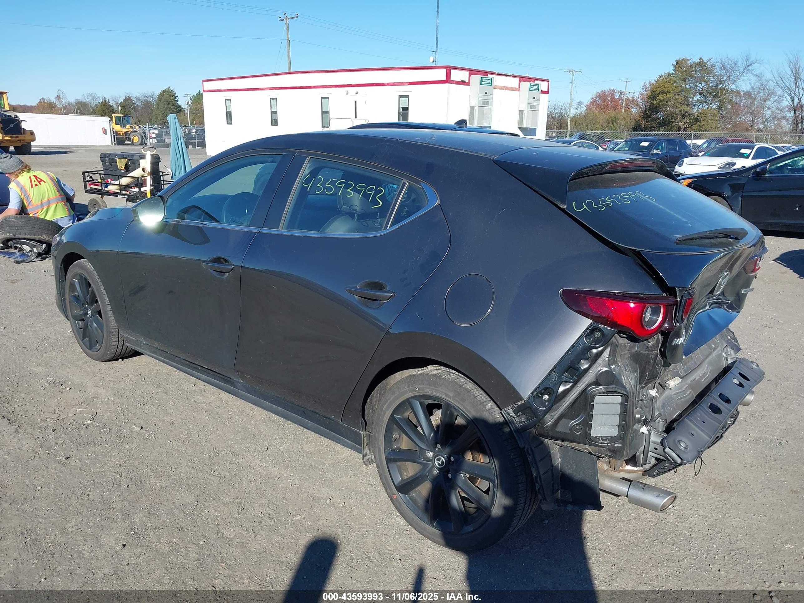MAZDA MAZDA3 image 3