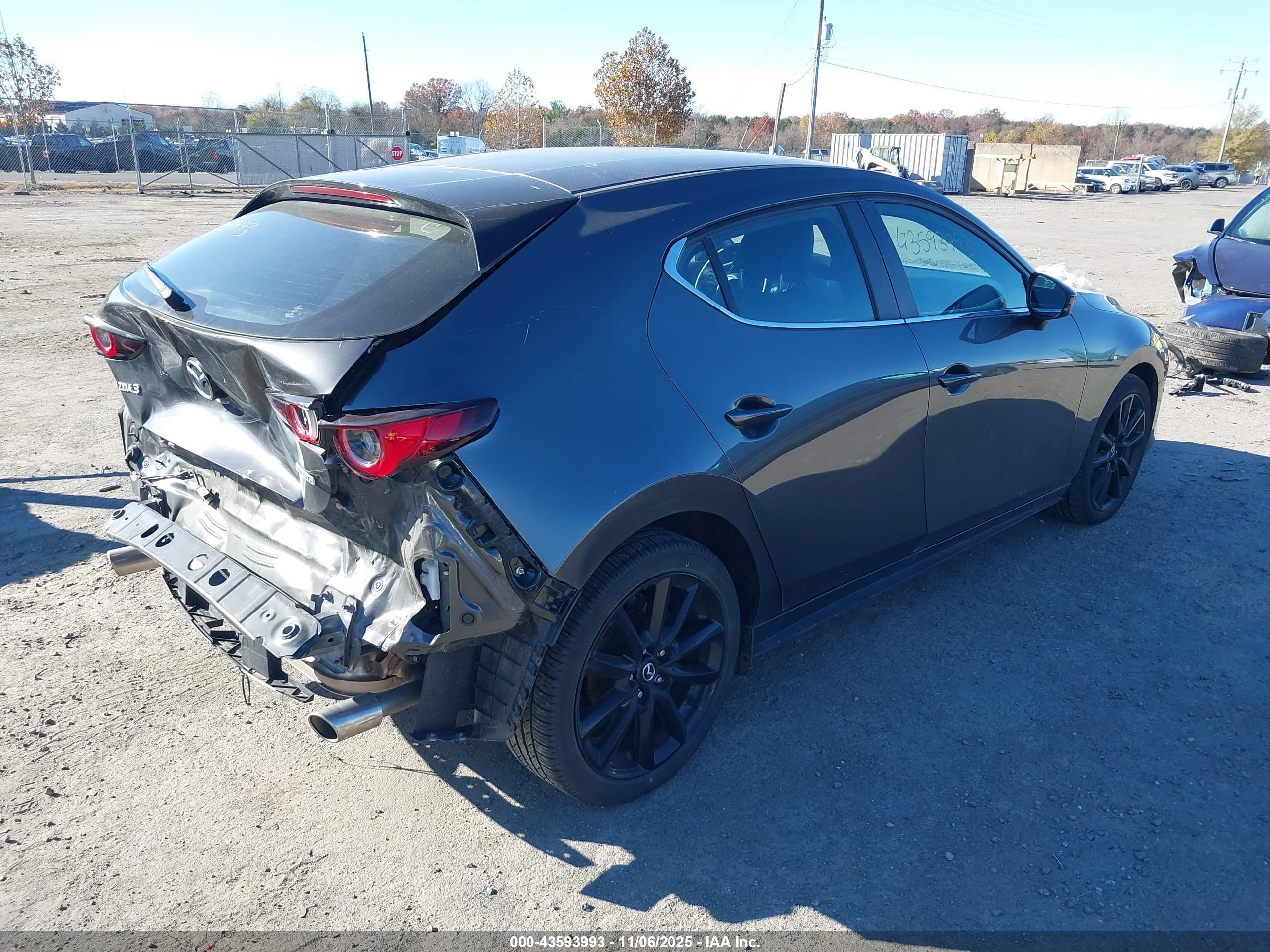 MAZDA MAZDA3 image 4