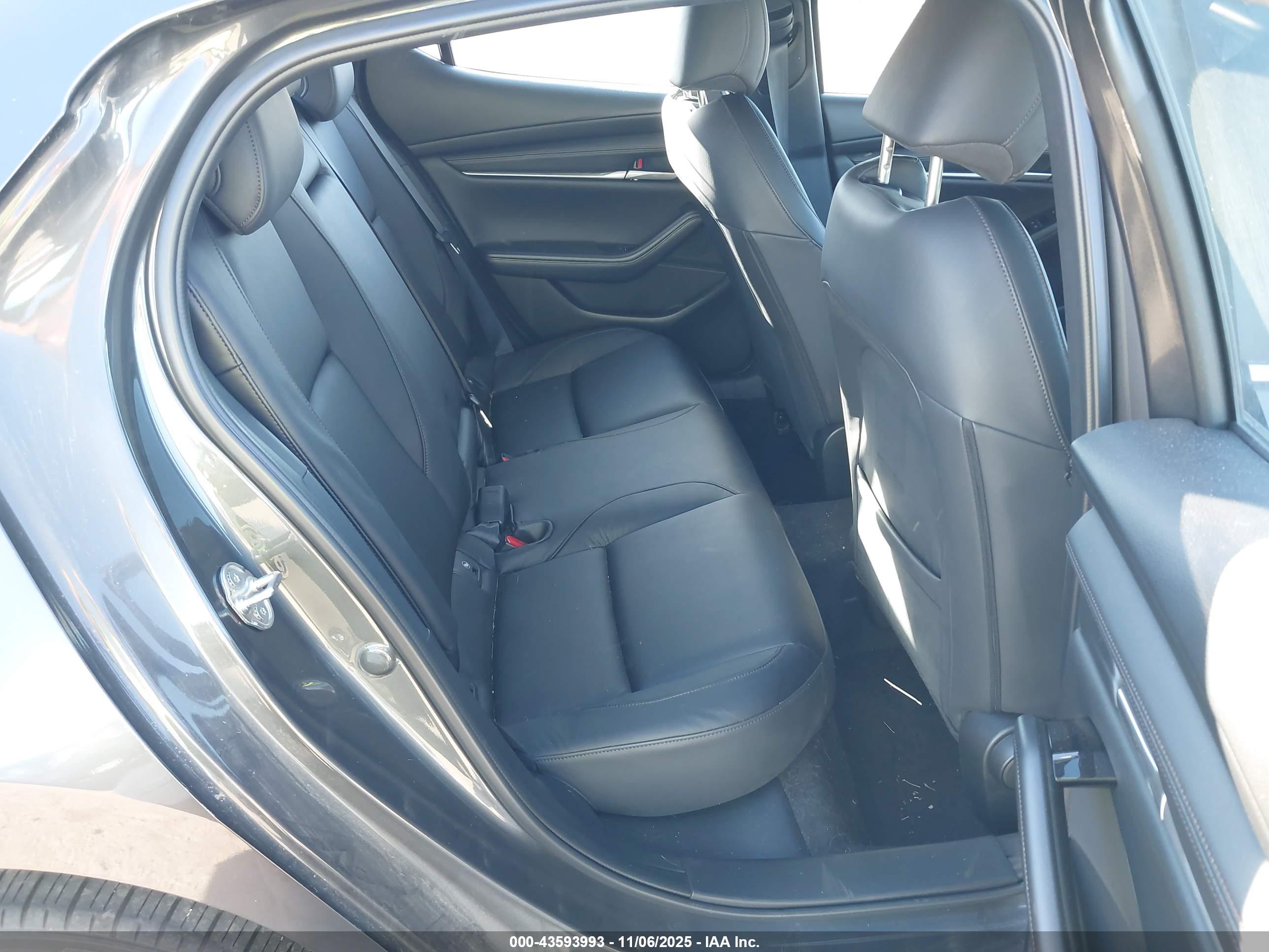 MAZDA MAZDA3 image 8