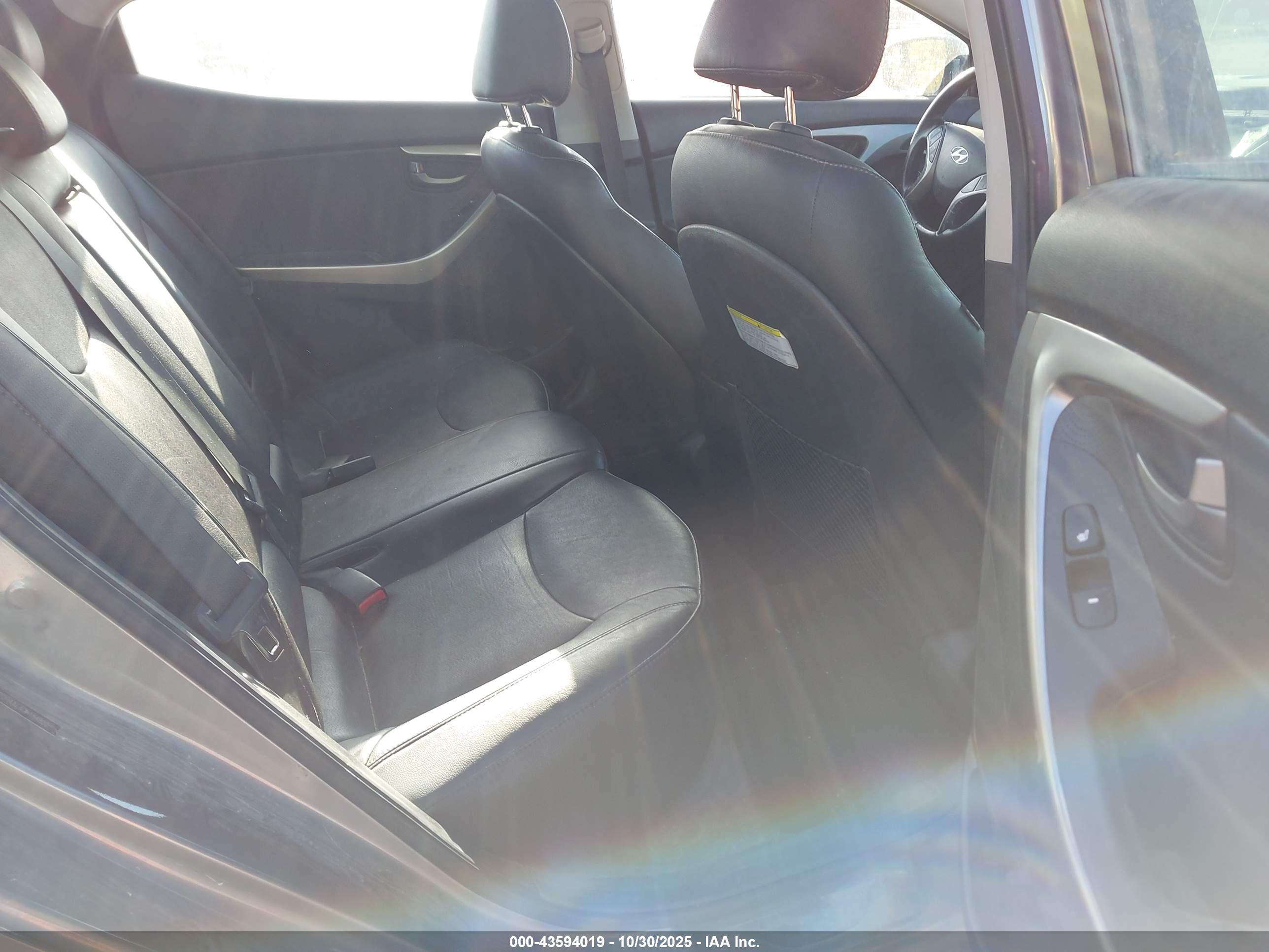 HYUNDAI ELANTRA image 8