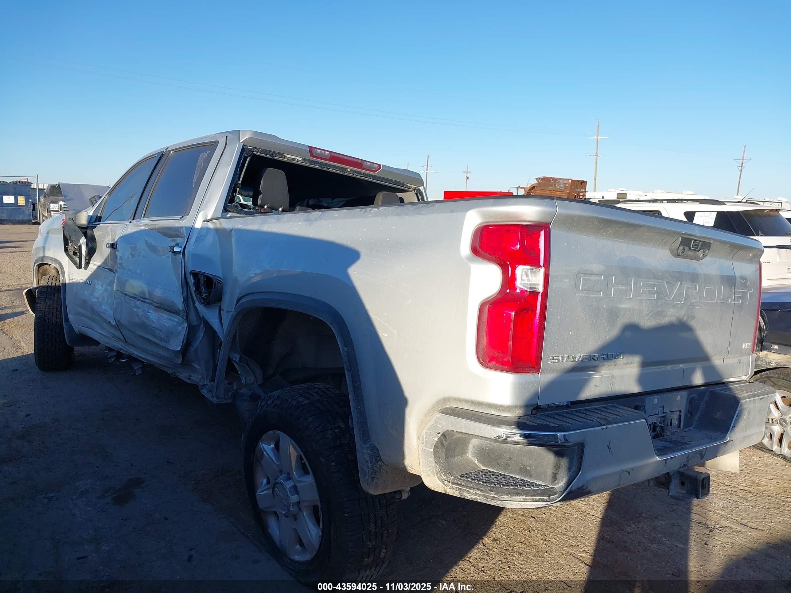 CHEVROLET SILVERADO image 3