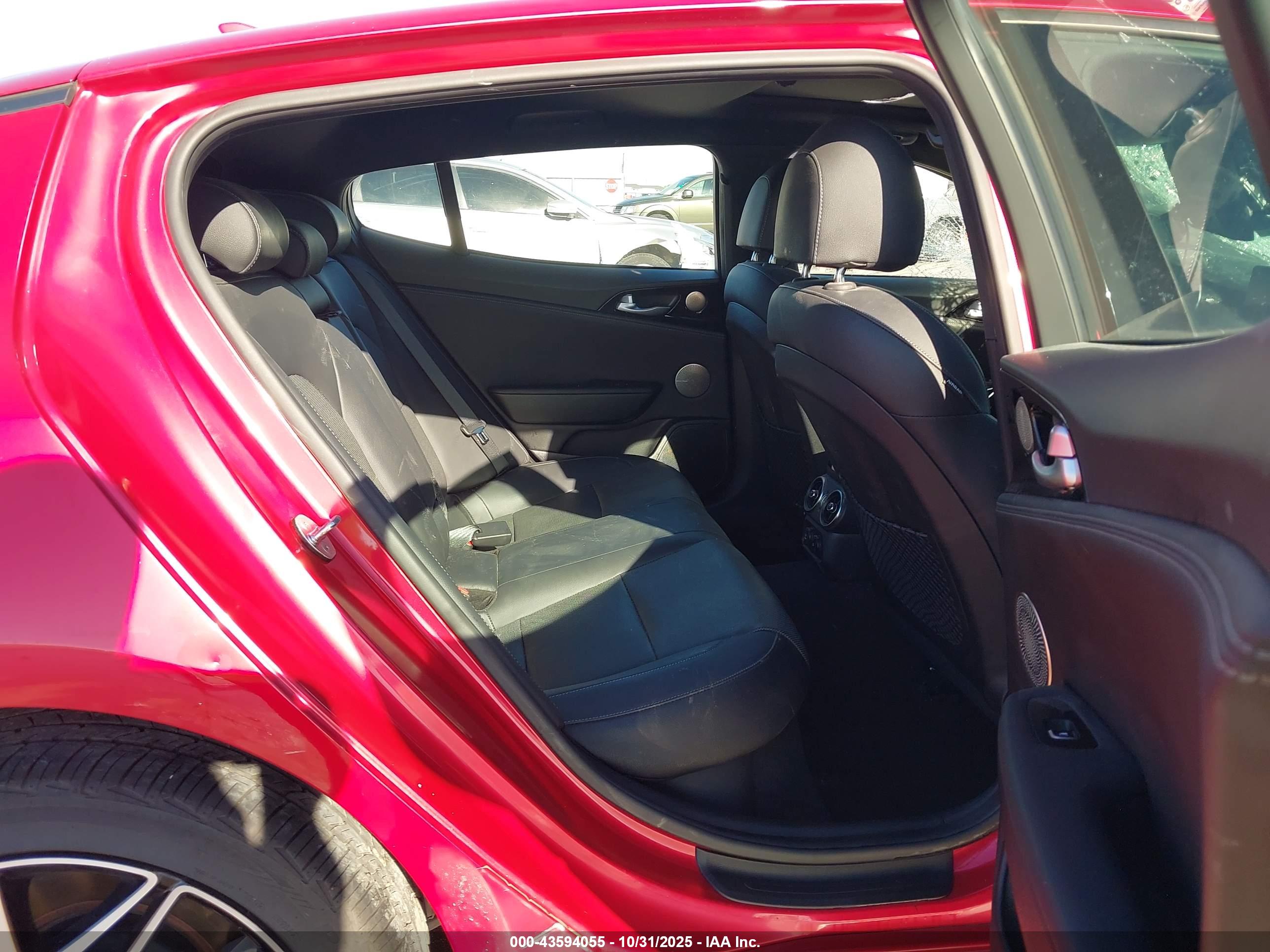 KIA STINGER image 8