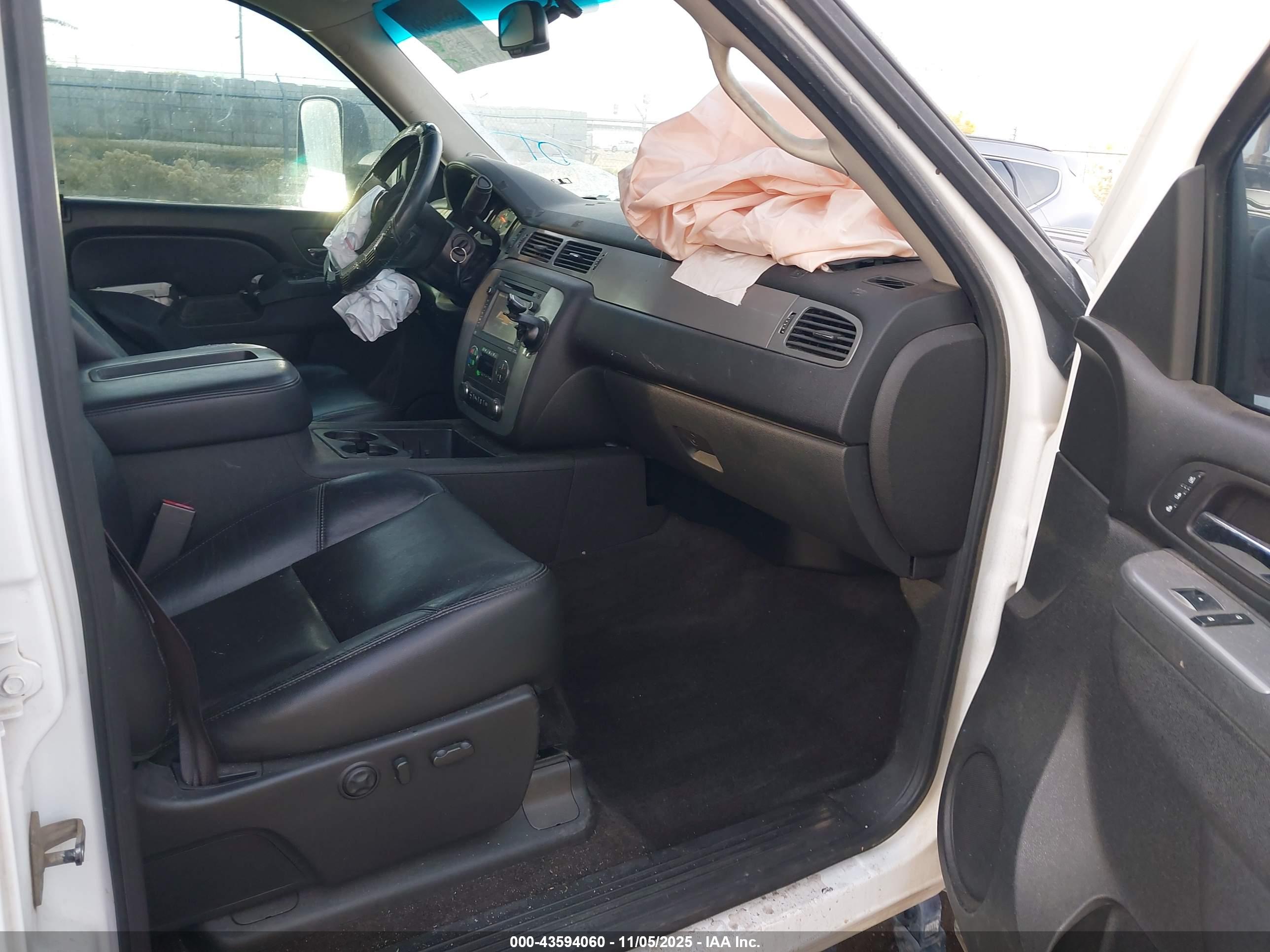 CHEVROLET SILVERADO image 5