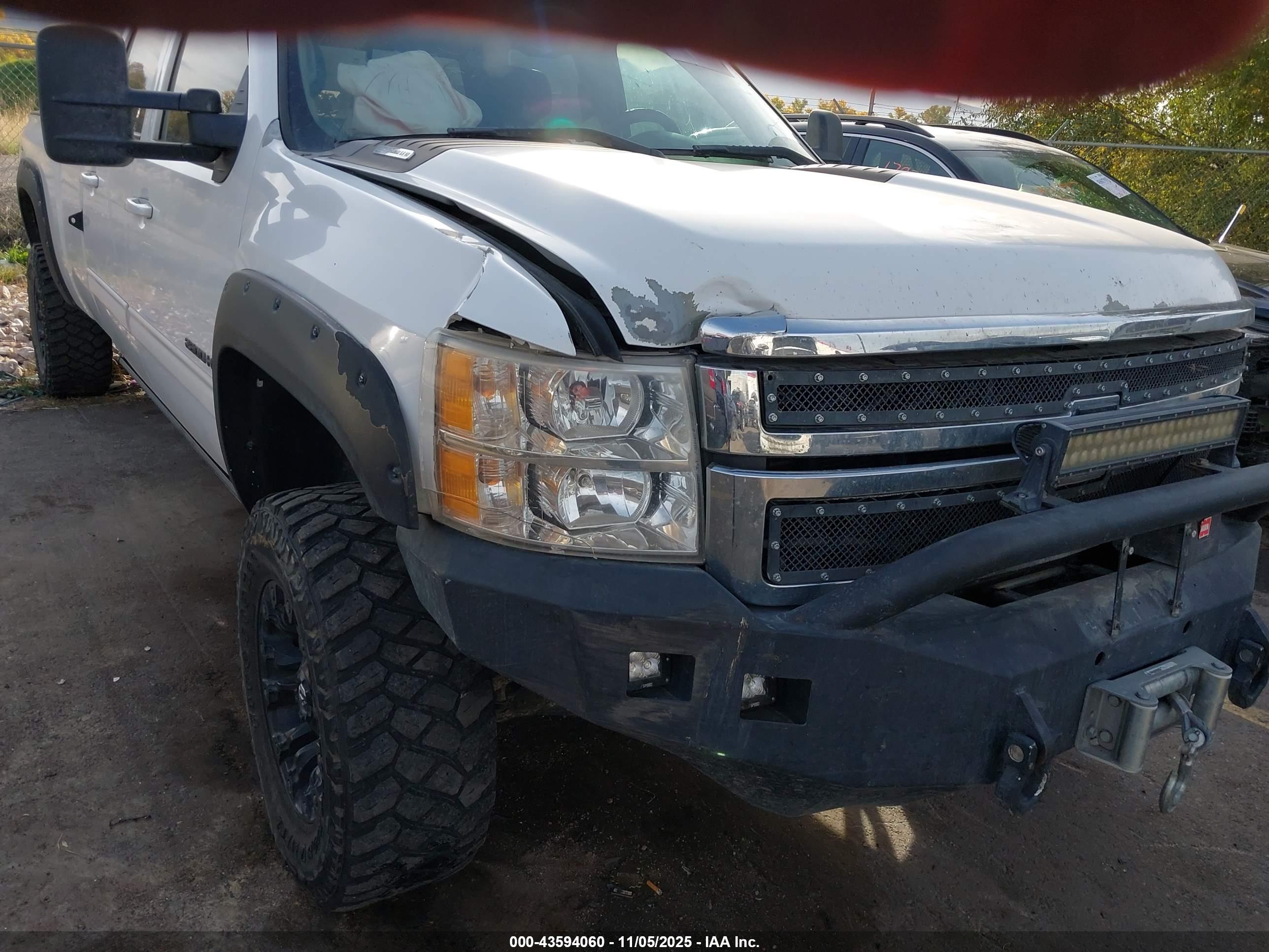 CHEVROLET SILVERADO image 6