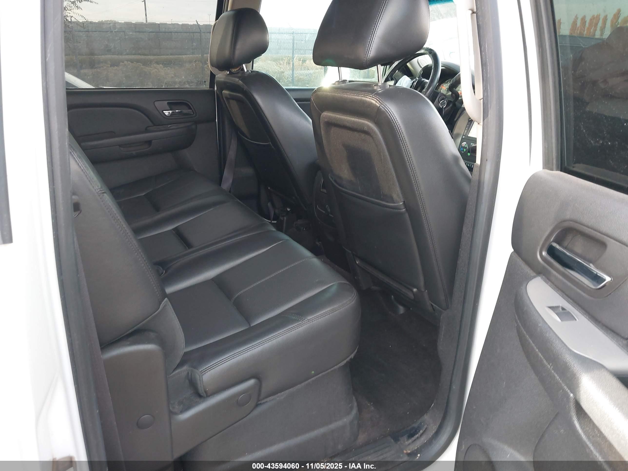 CHEVROLET SILVERADO image 8