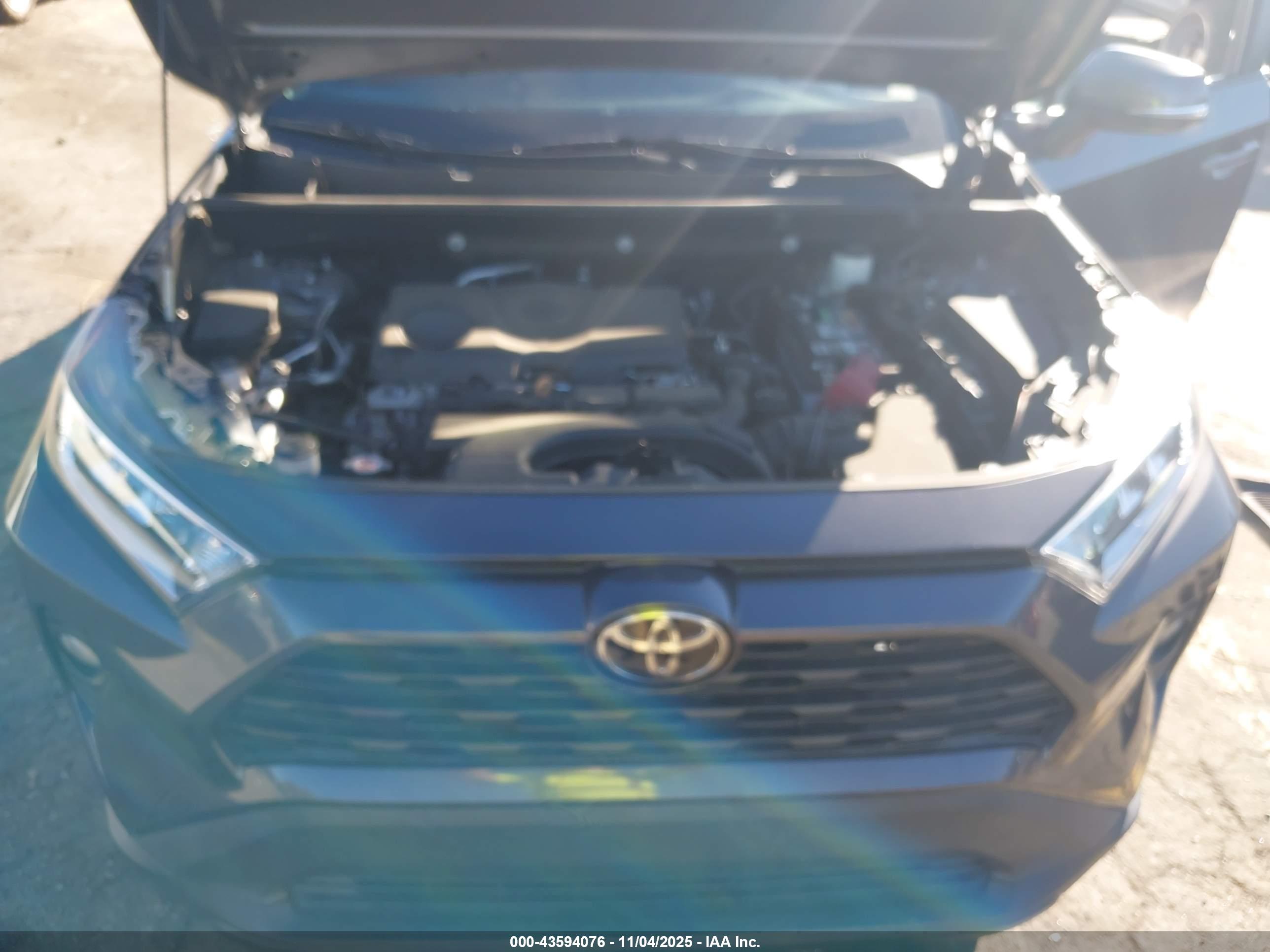 TOYOTA RAV4 image 10