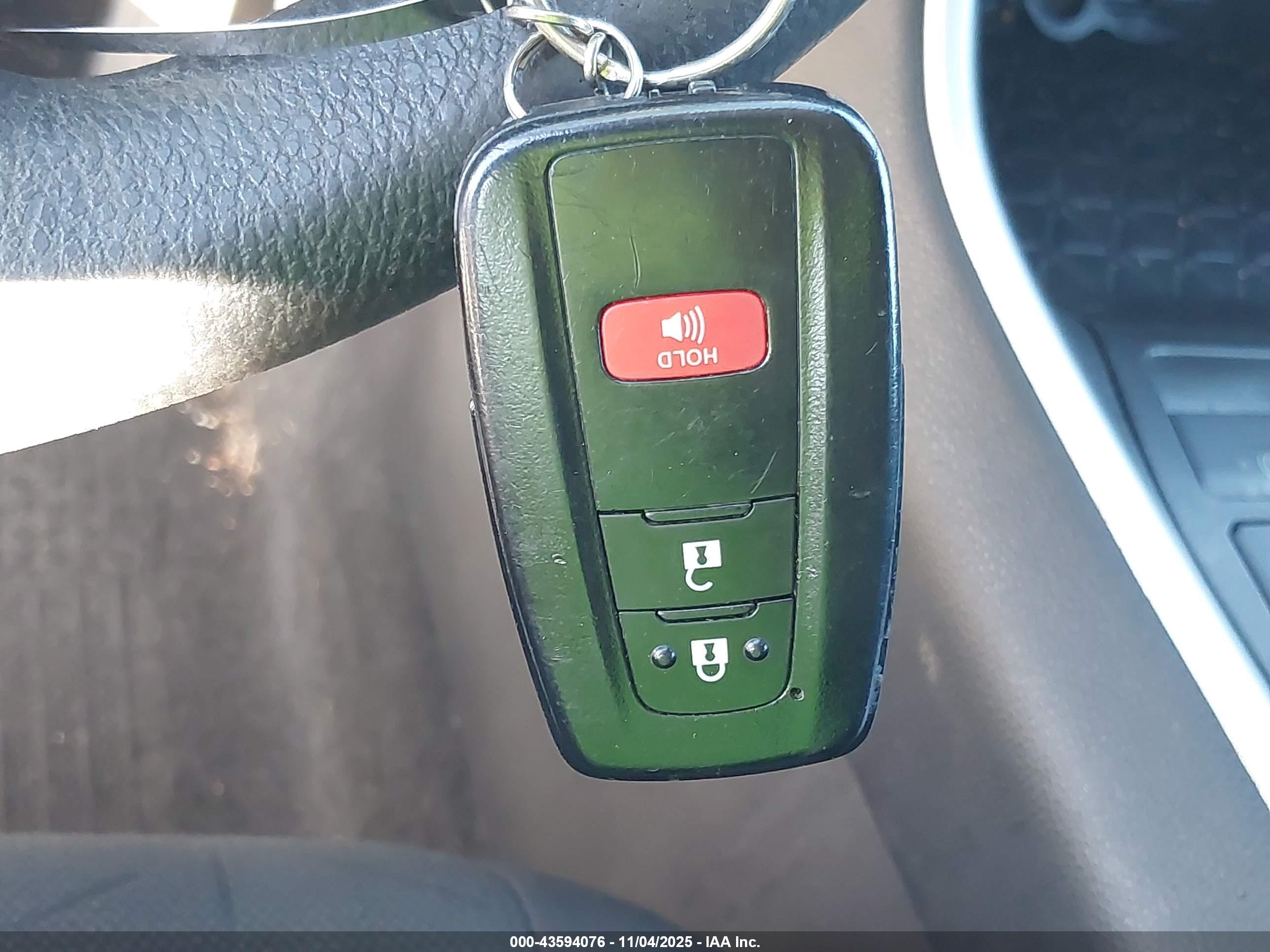 TOYOTA RAV4 image 11