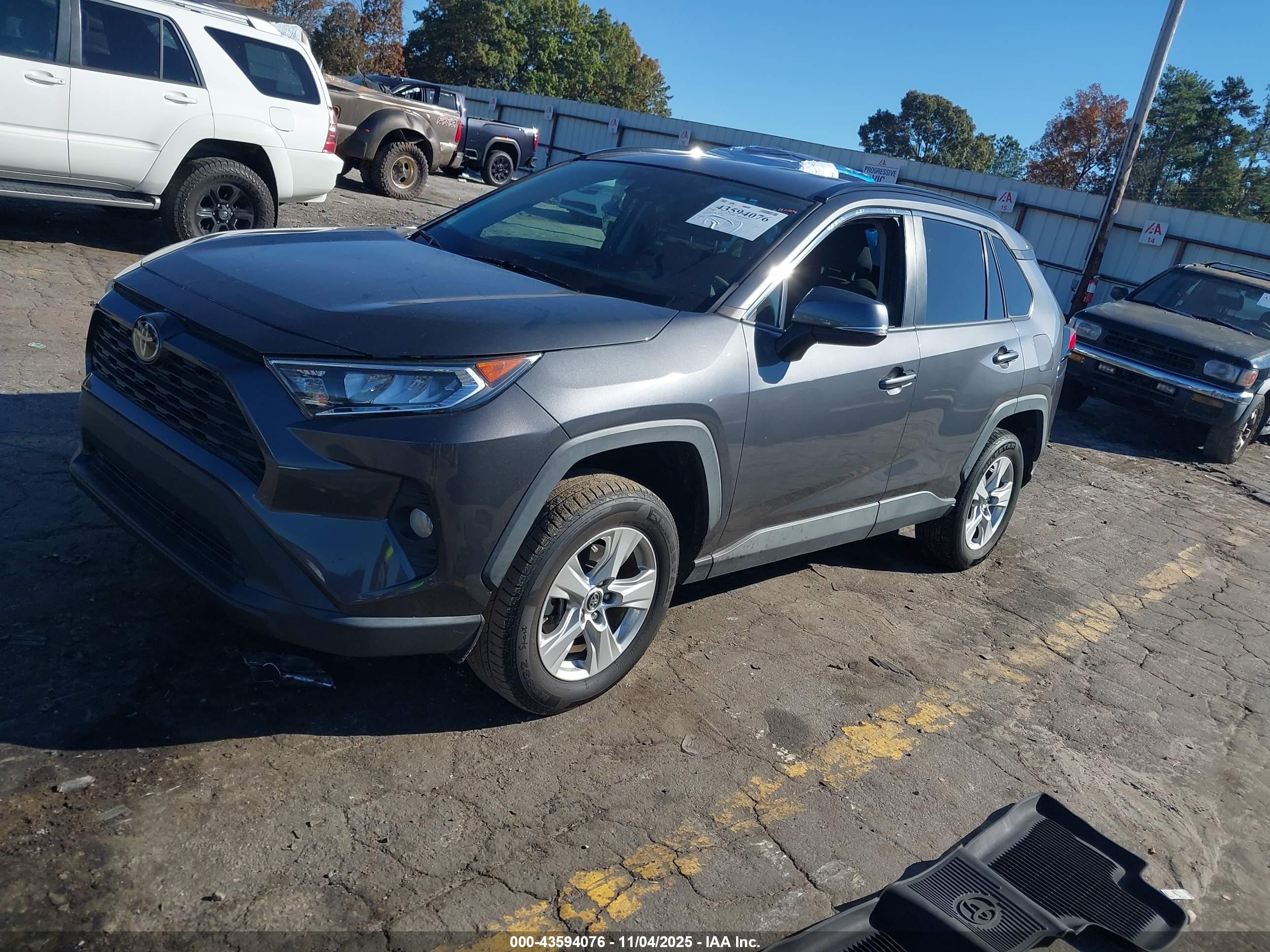 TOYOTA RAV4 image 2
