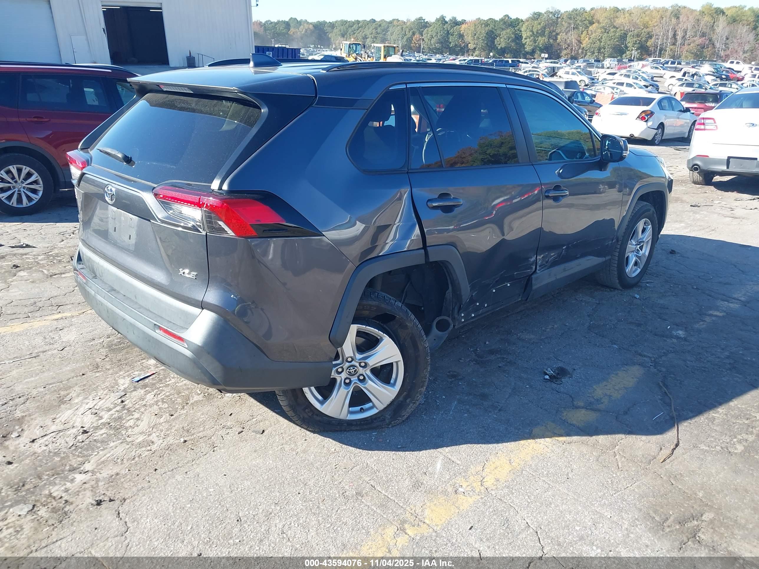 TOYOTA RAV4 image 4