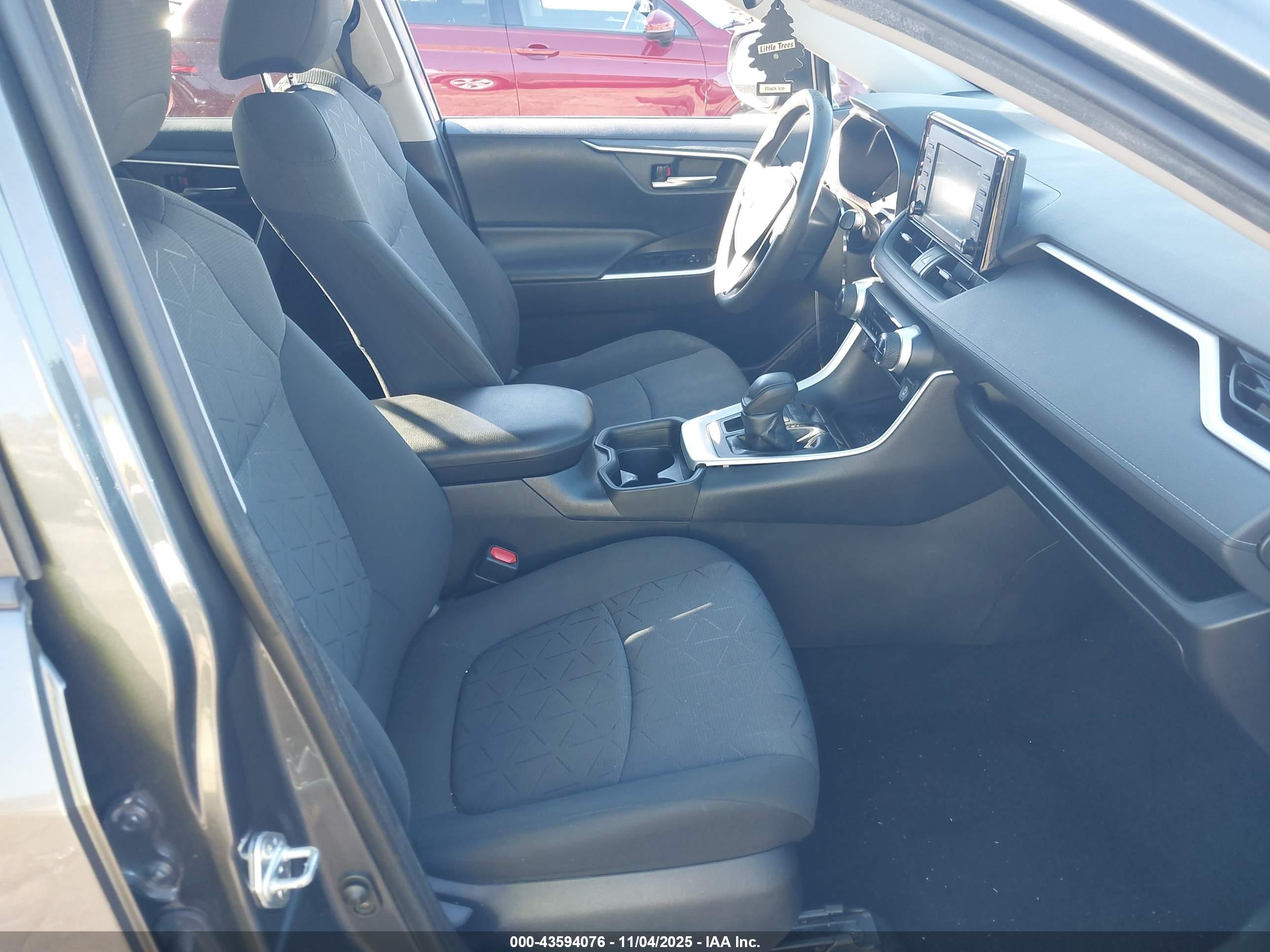 TOYOTA RAV4 image 5
