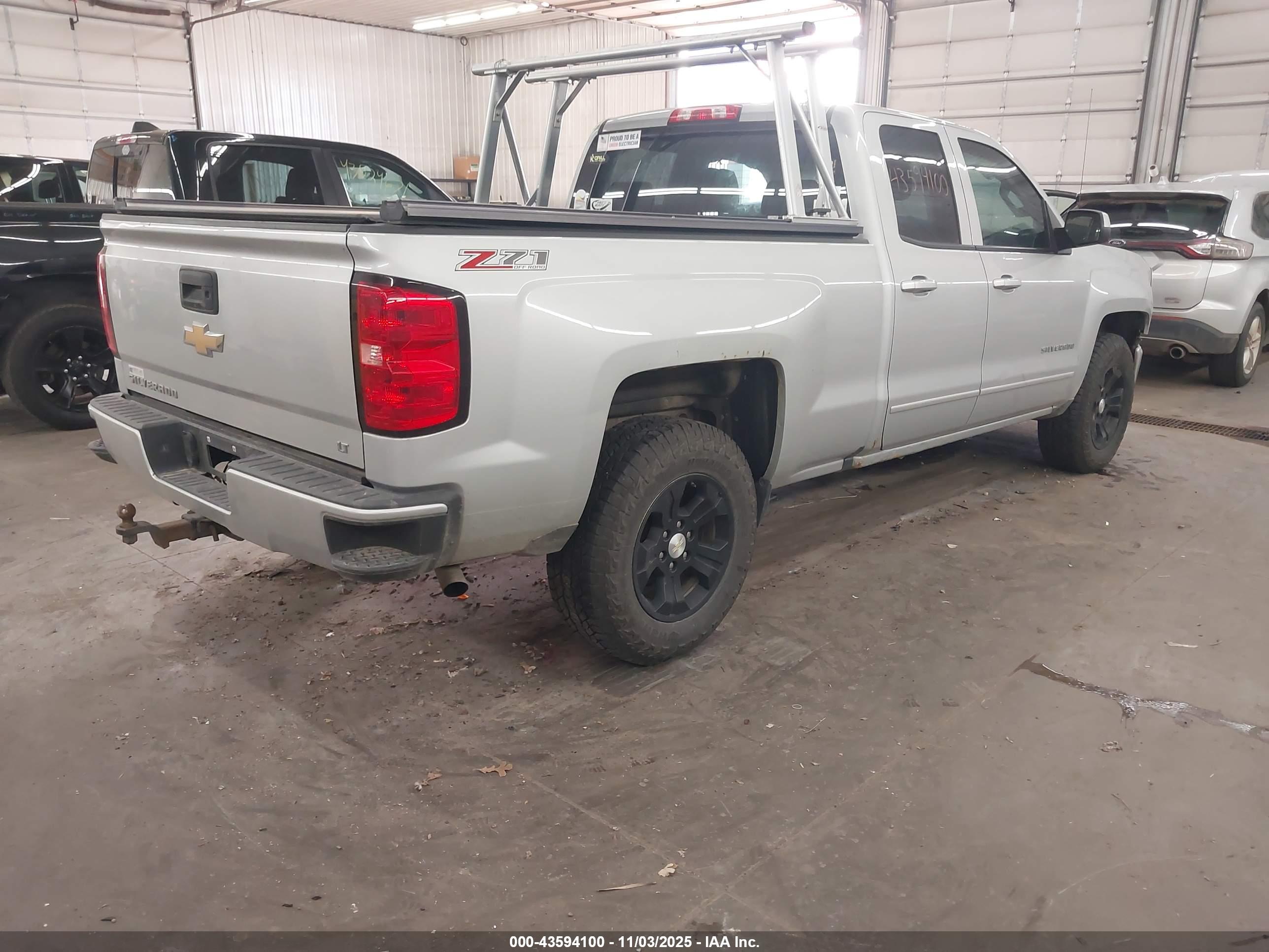CHEVROLET SILVERADO image 4