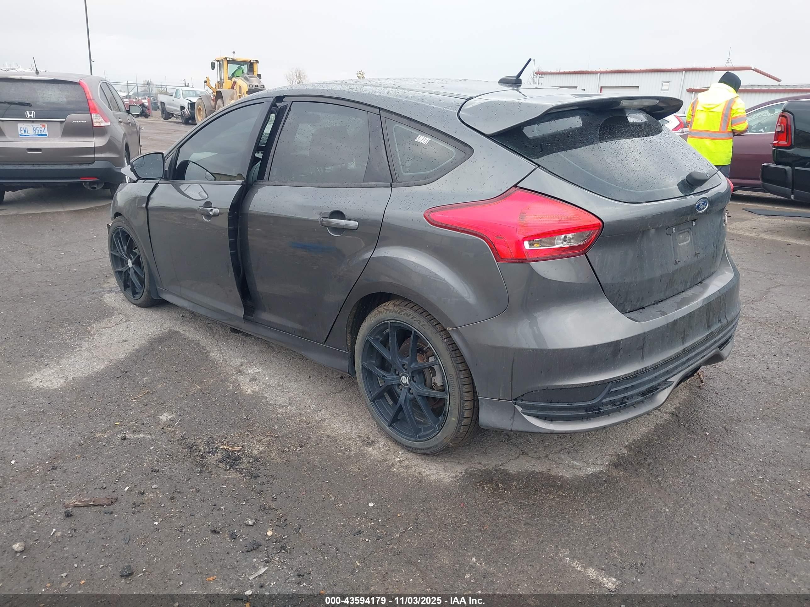 FORD FOCUS image 3