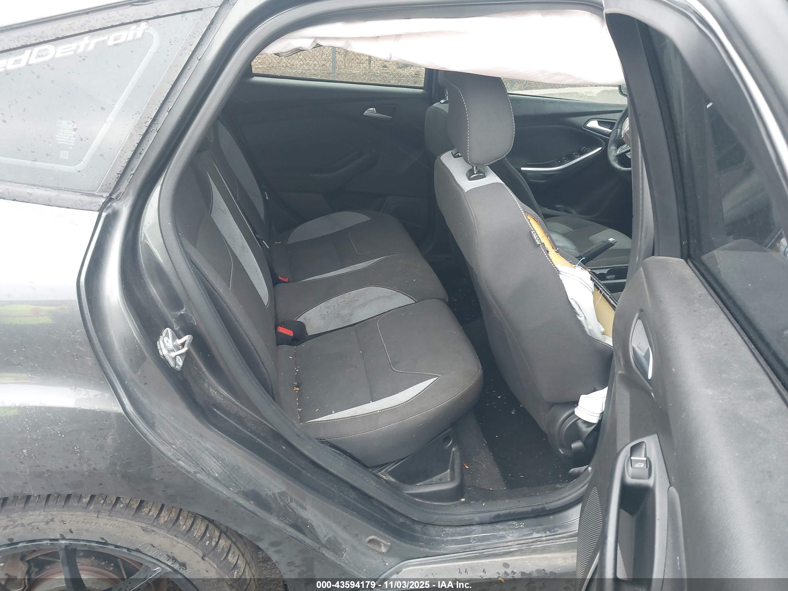 FORD FOCUS image 8
