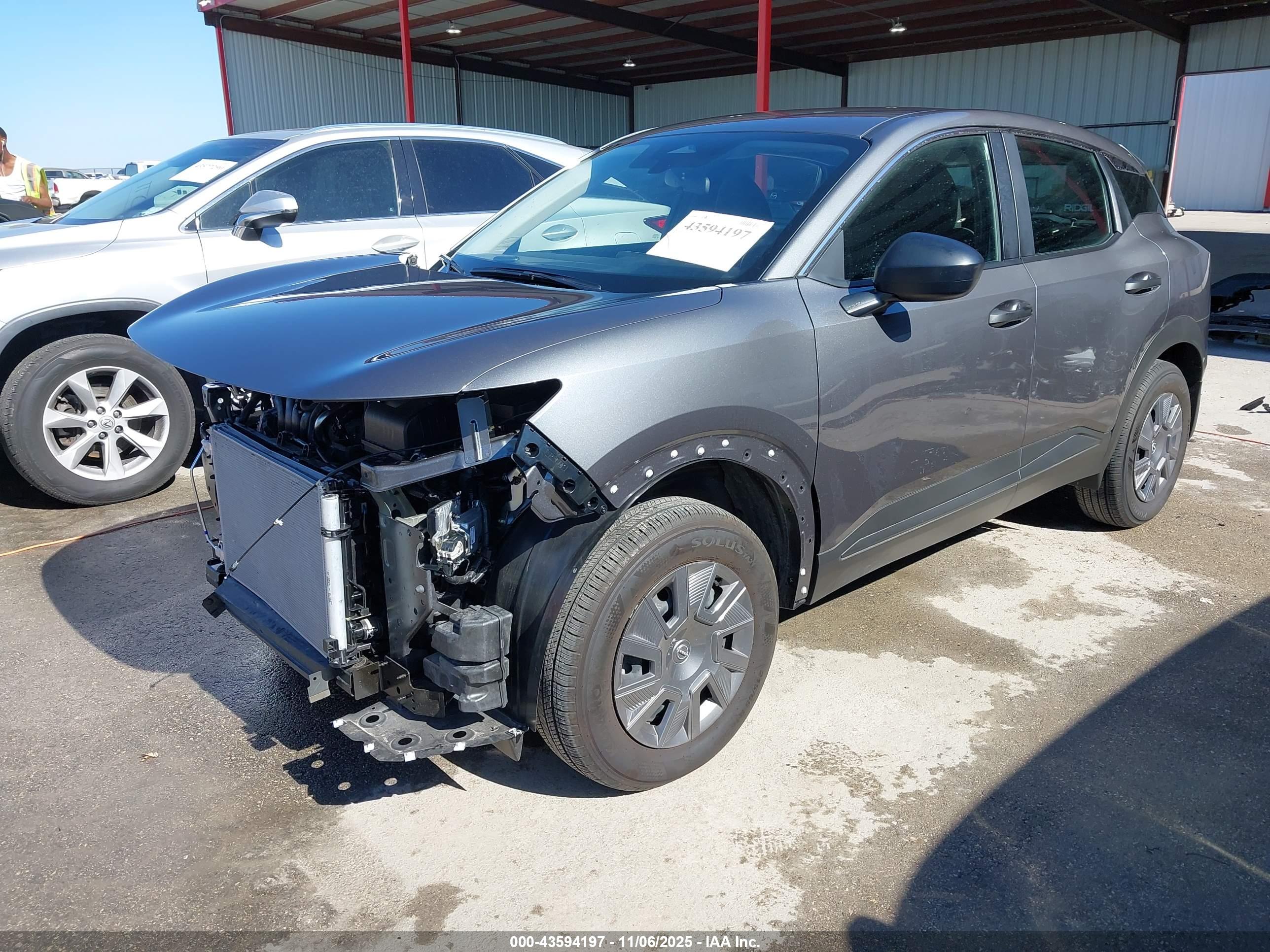 NISSAN KICKS image 2