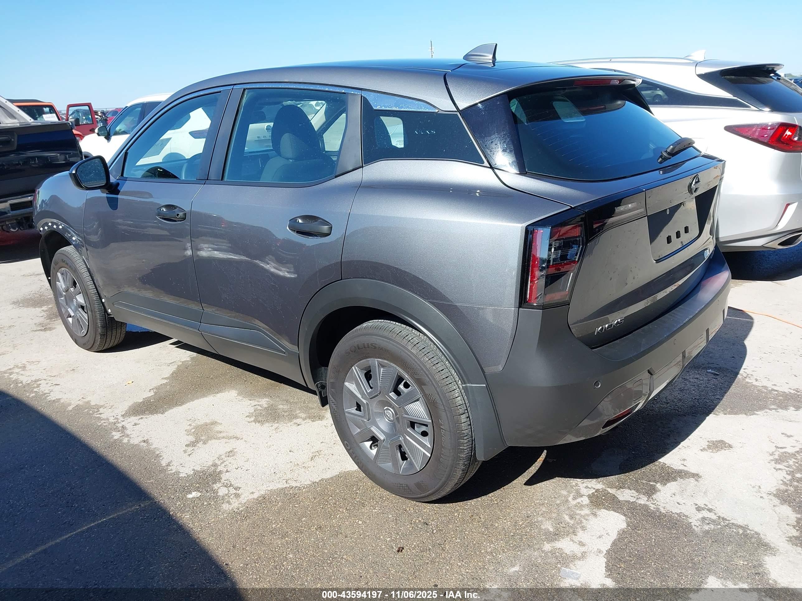 NISSAN KICKS image 3