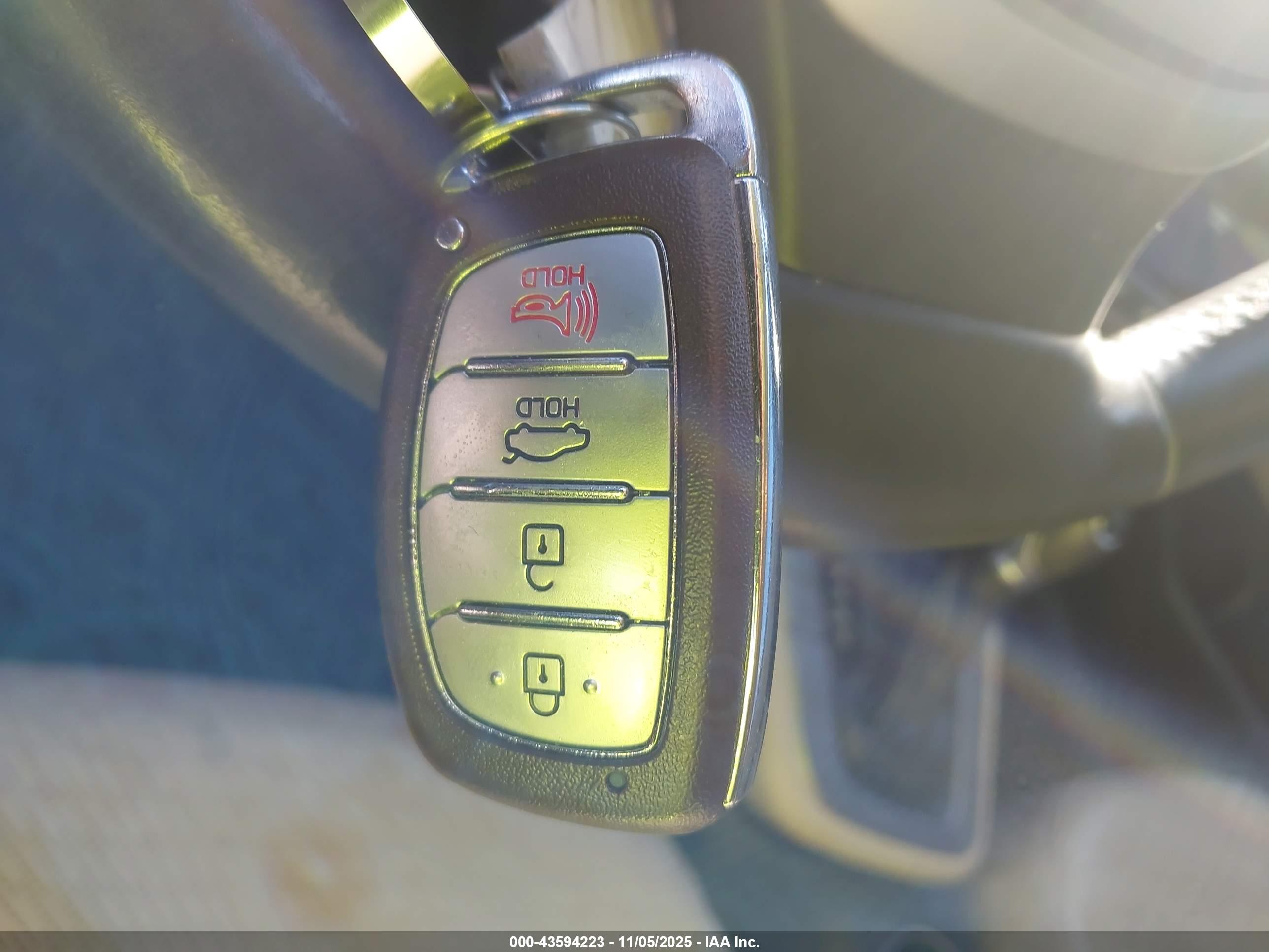 HYUNDAI ELANTRA image 11