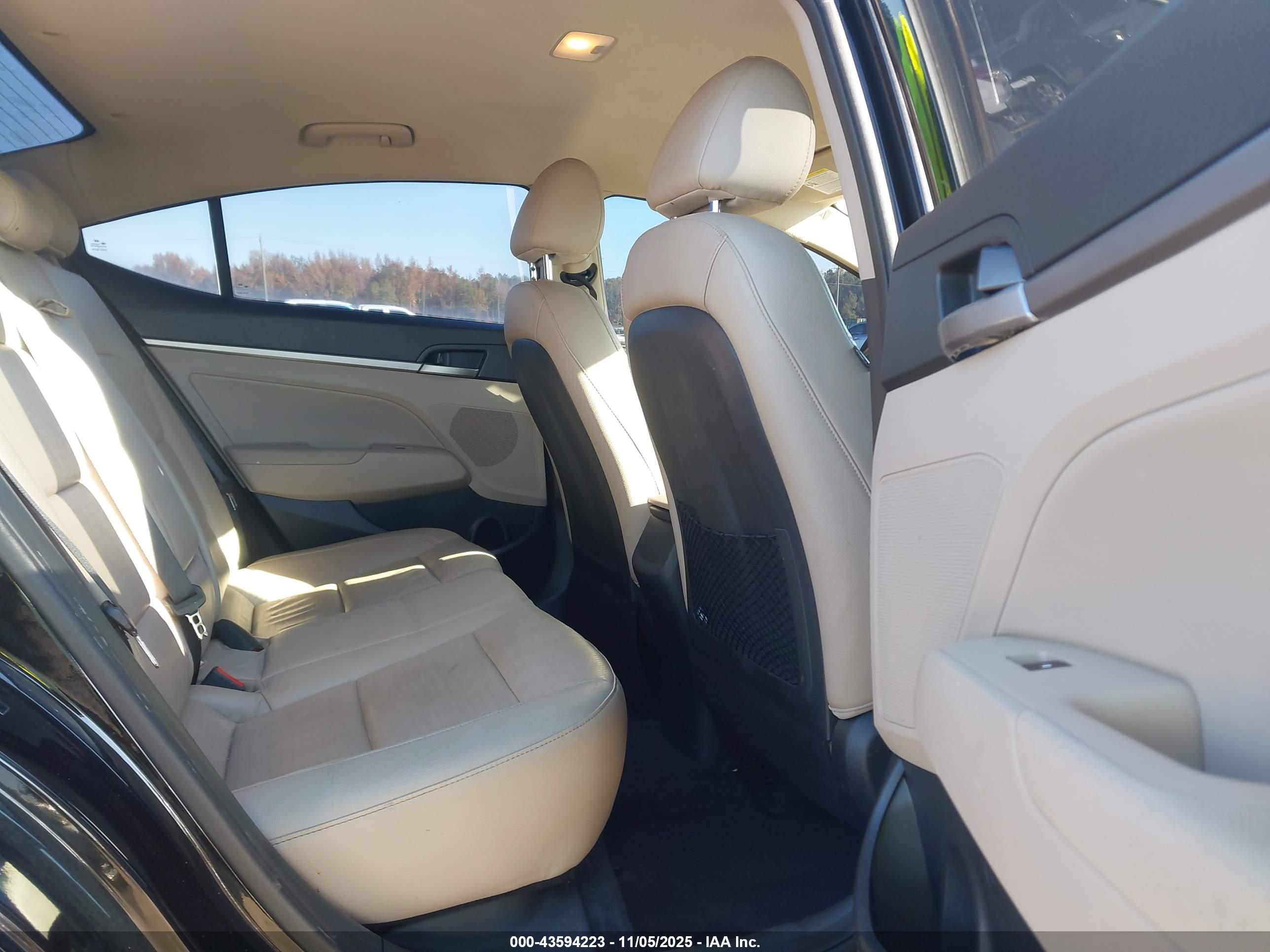 HYUNDAI ELANTRA image 8